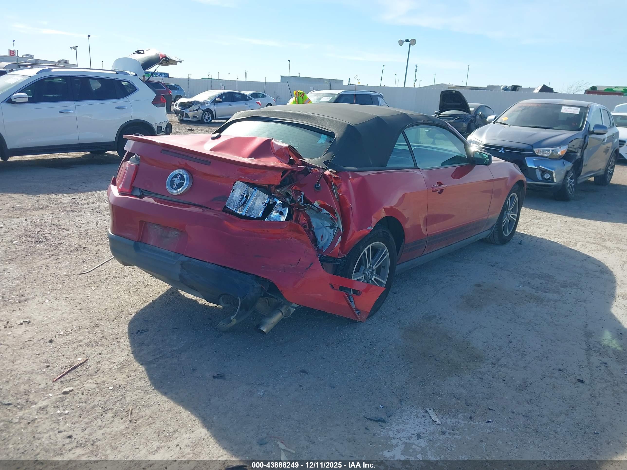 FORD MUSTANG image 4