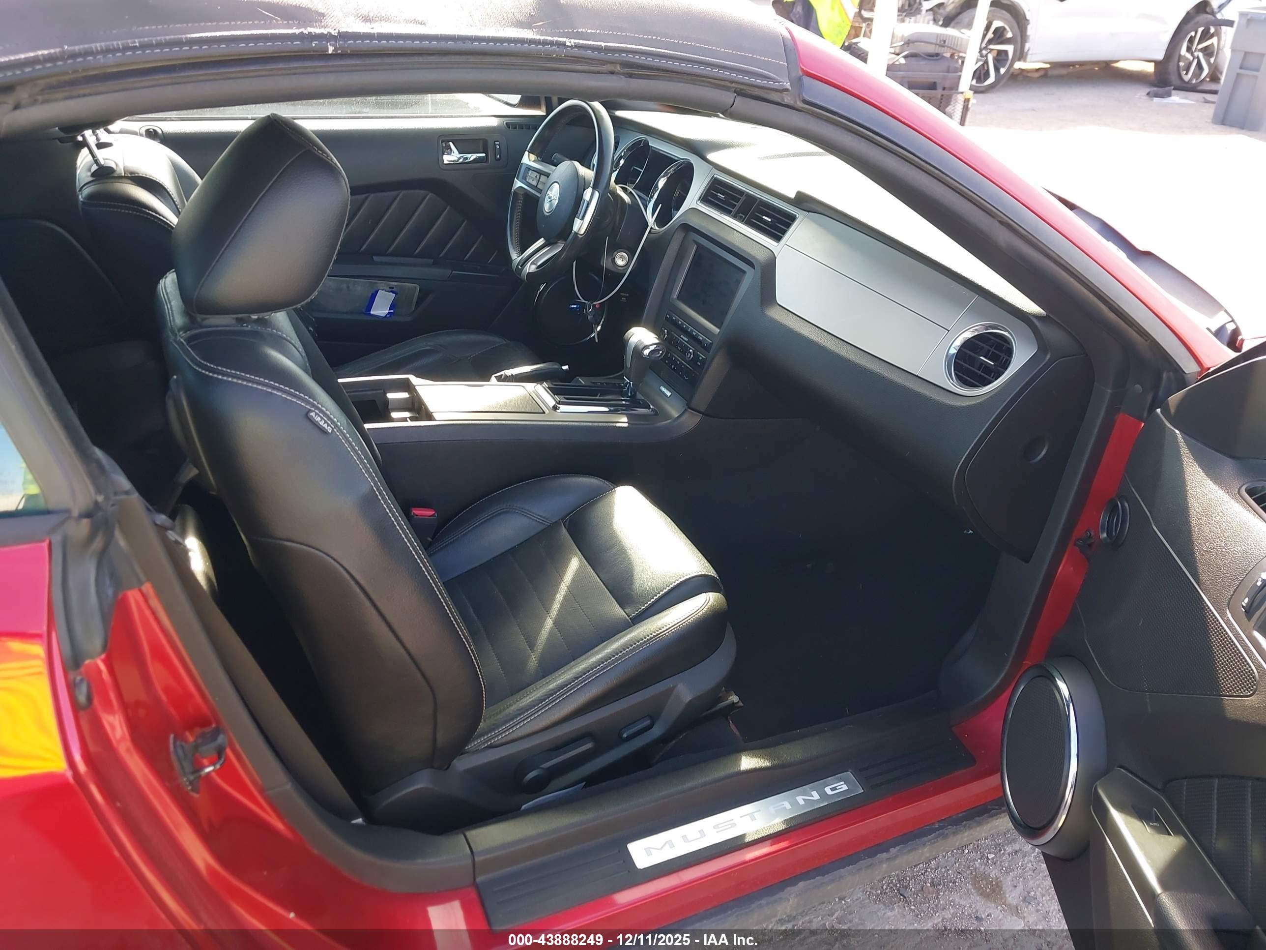 FORD MUSTANG image 5