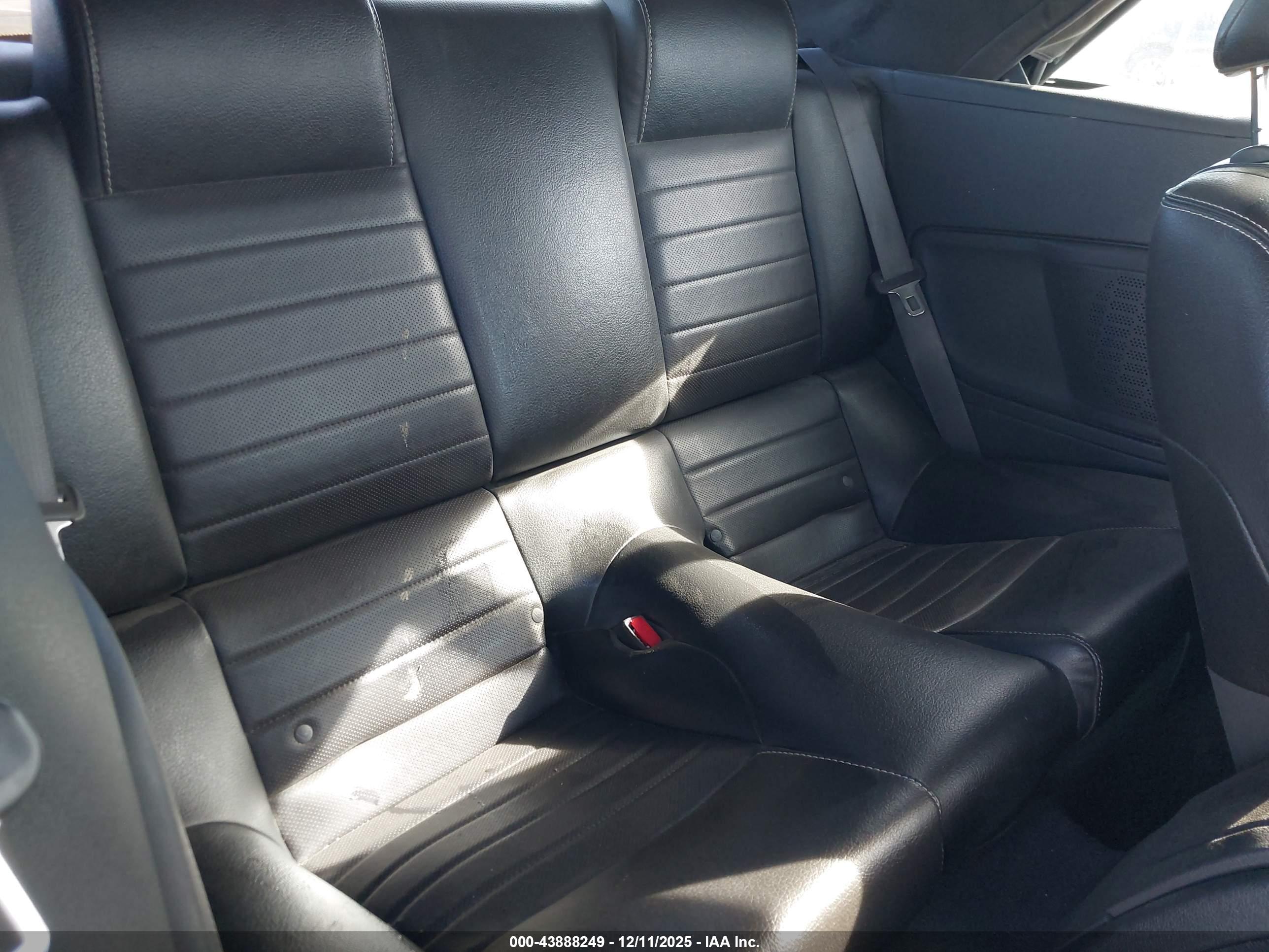 FORD MUSTANG image 8