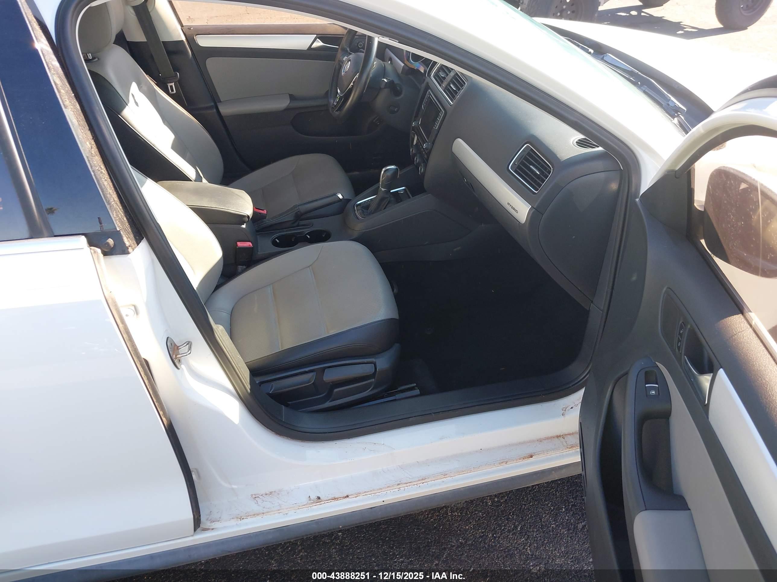 VOLKSWAGEN JETTA image 5