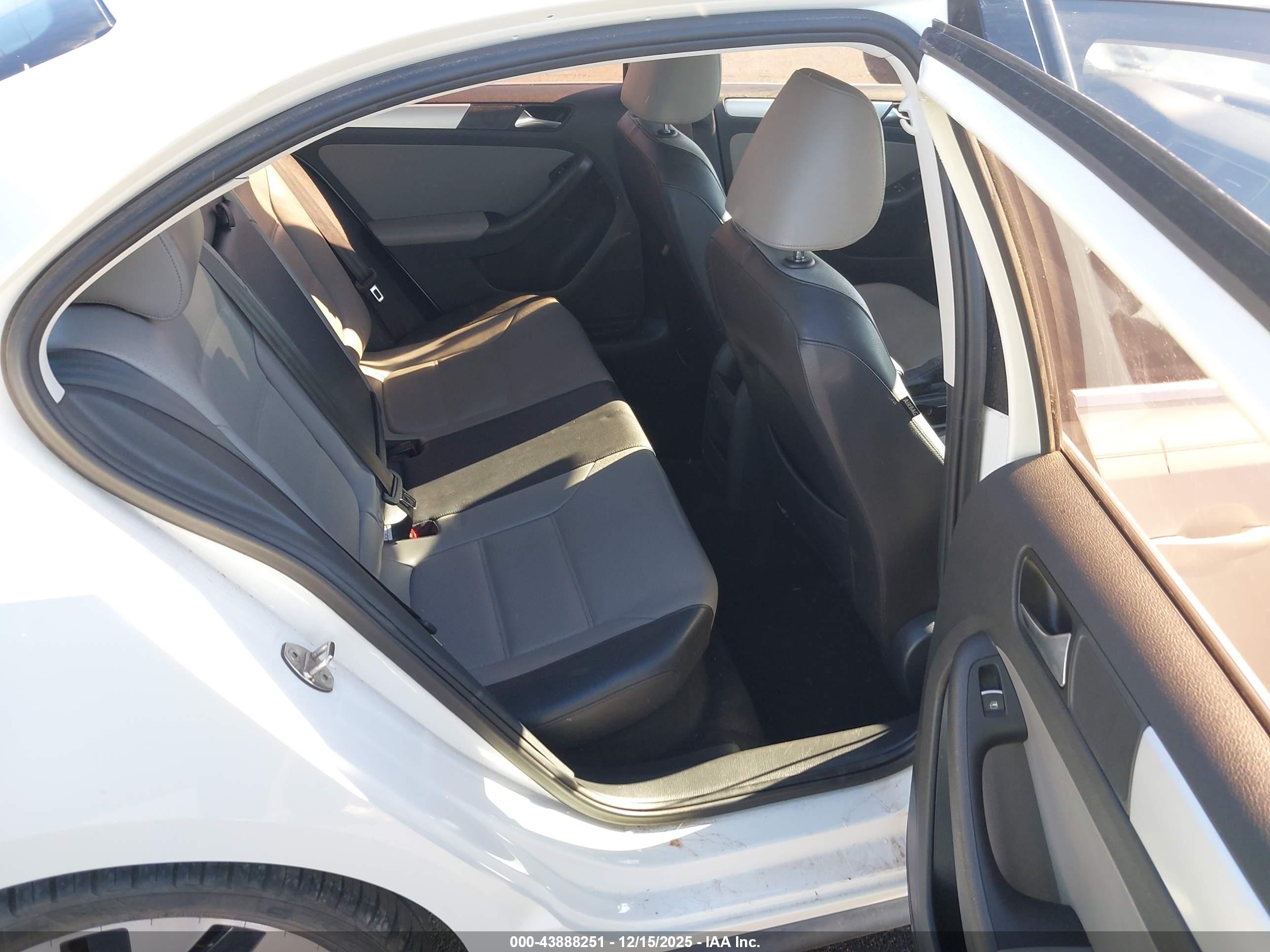 VOLKSWAGEN JETTA image 8