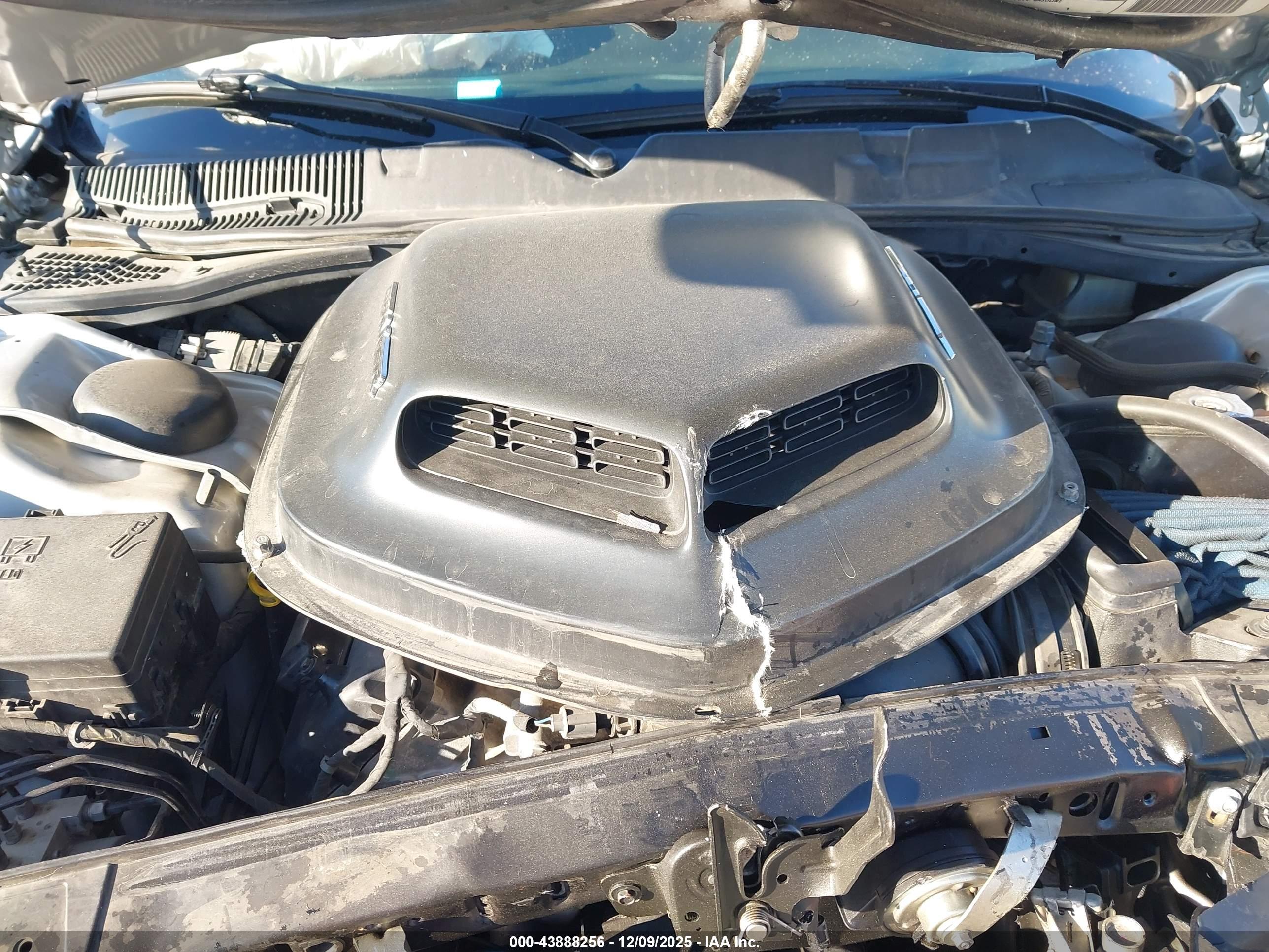 DODGE CHALLENGER image 10