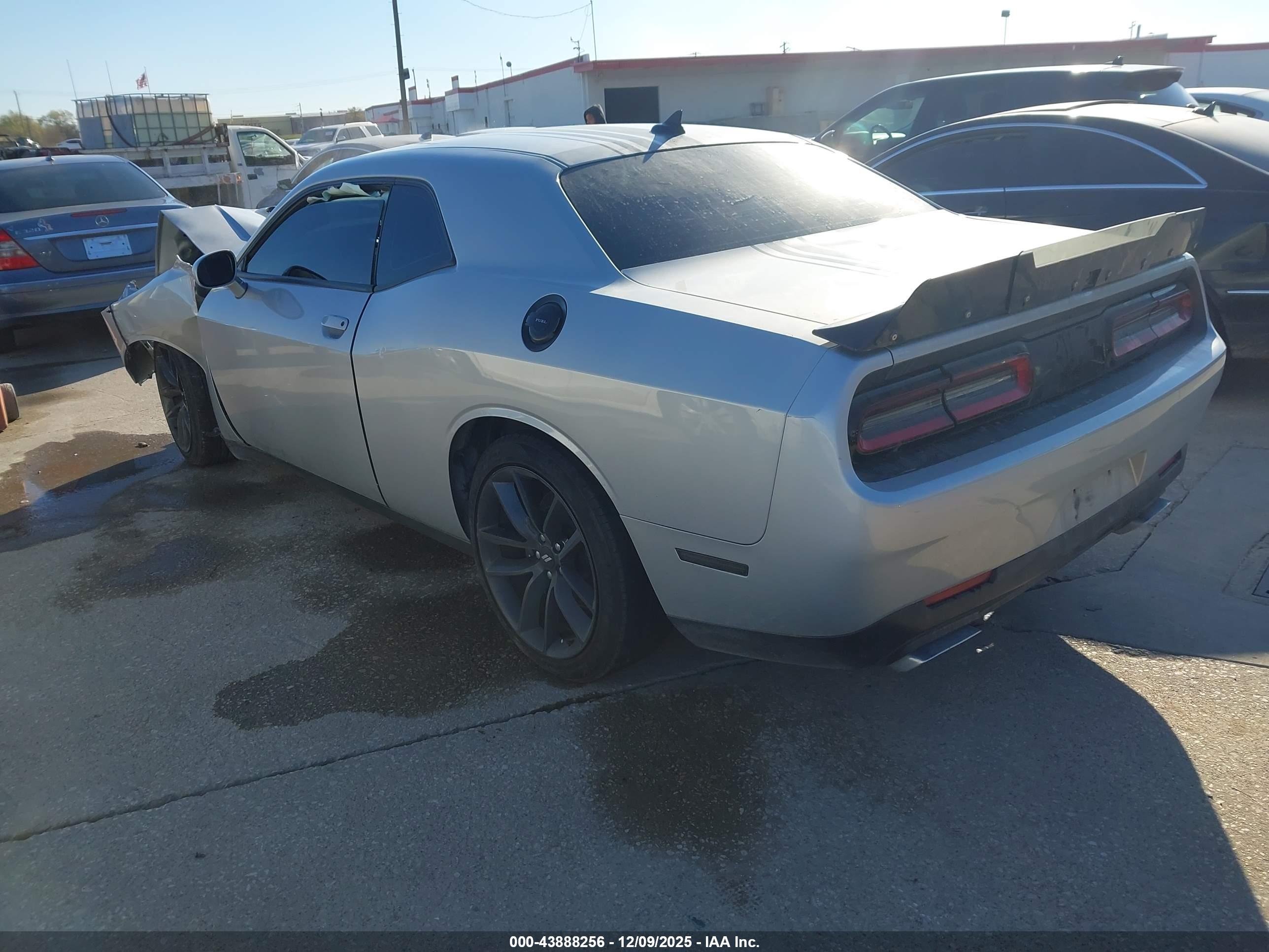 DODGE CHALLENGER image 3