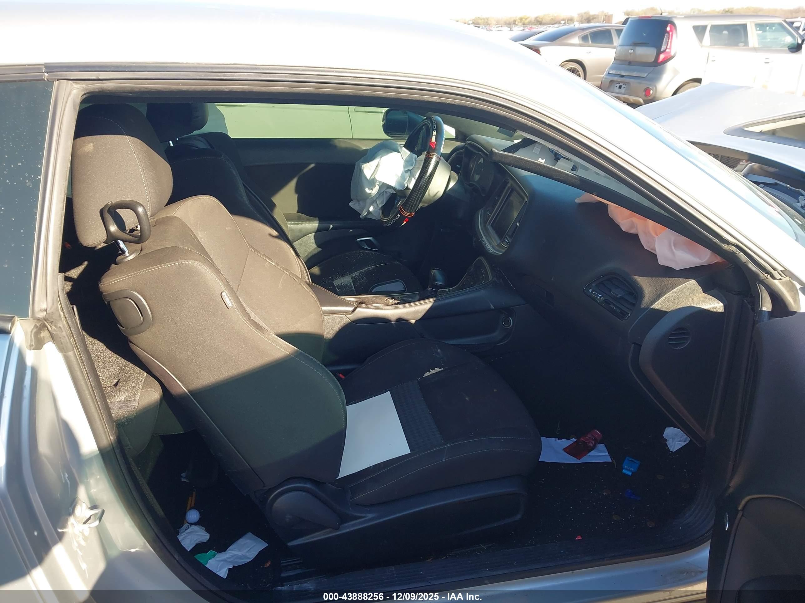 DODGE CHALLENGER image 5