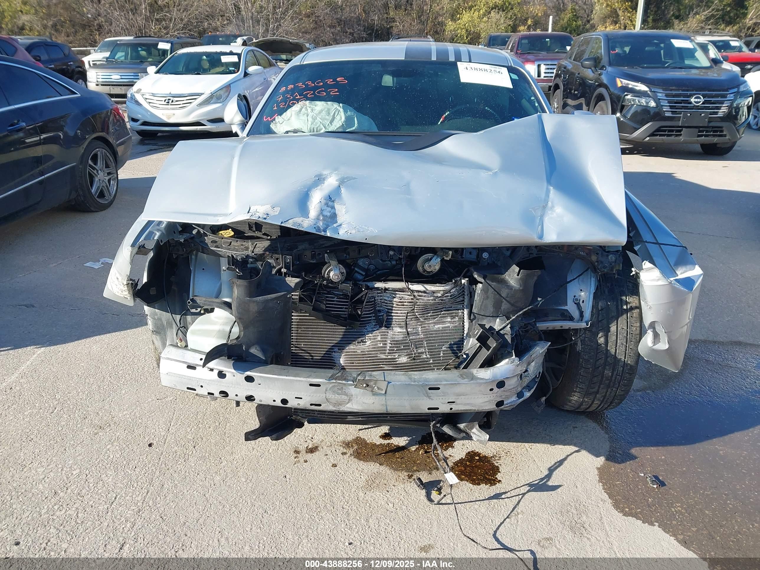 DODGE CHALLENGER image 6