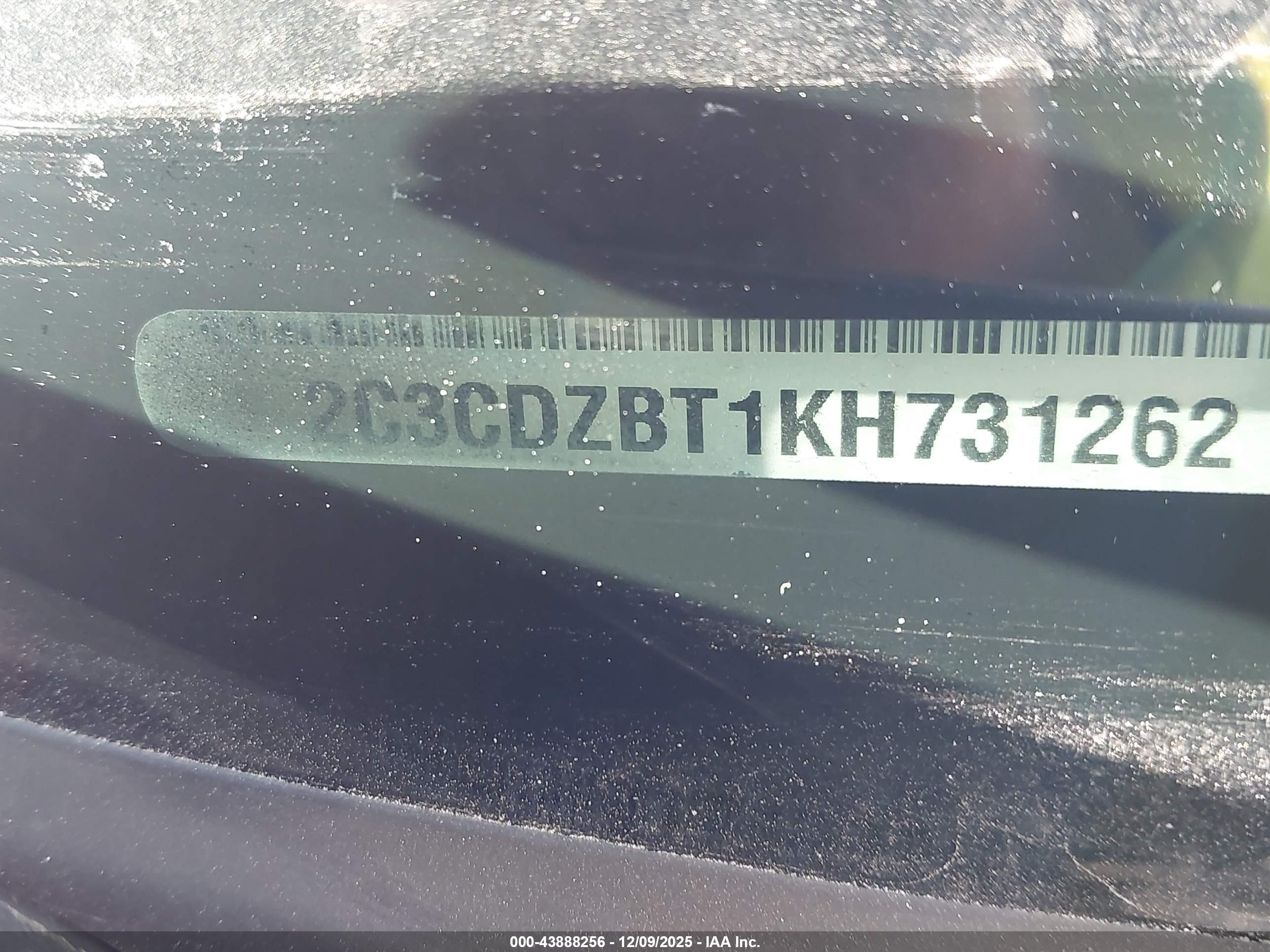 DODGE CHALLENGER image 9