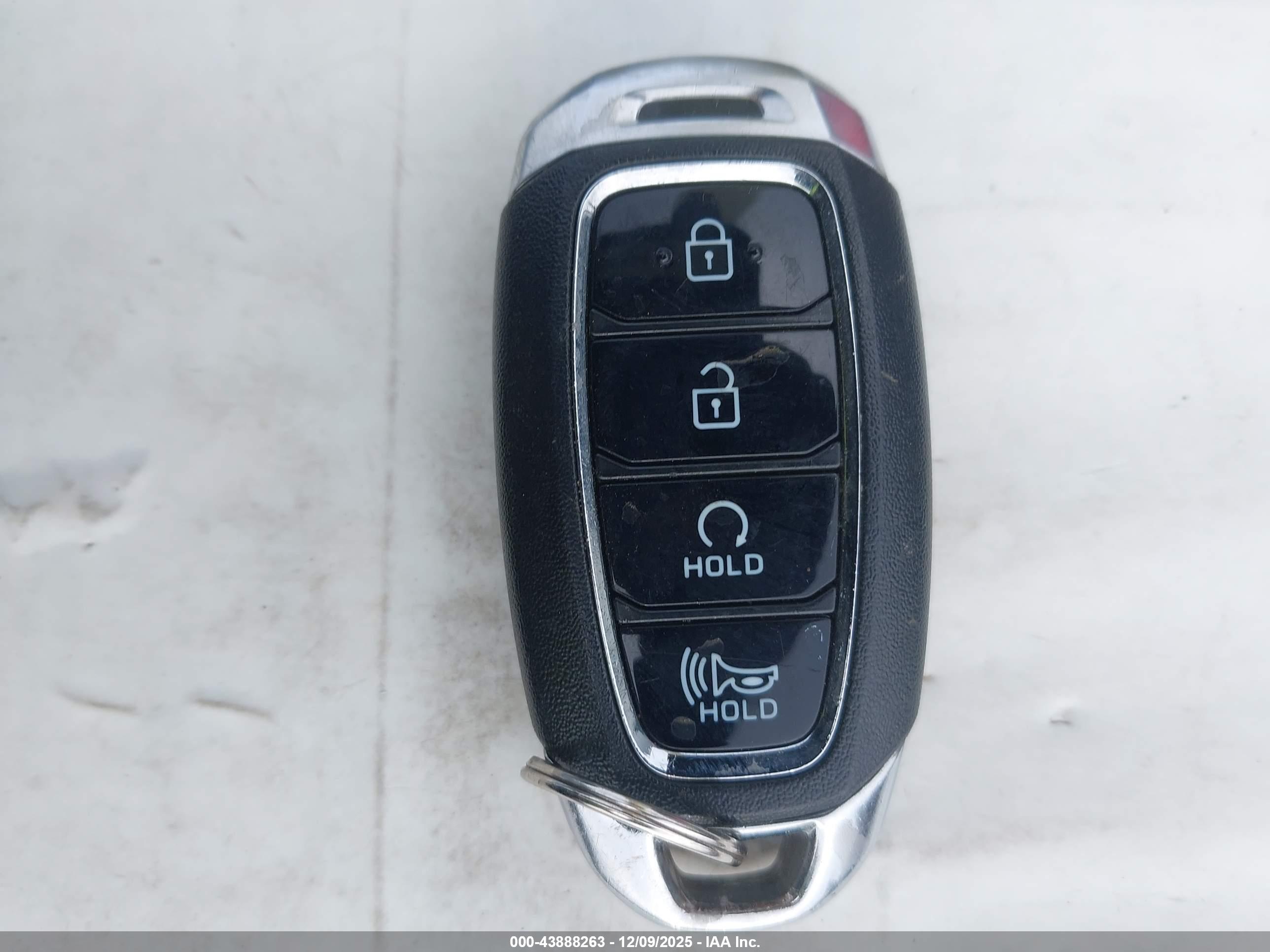 HYUNDAI KONA image 11