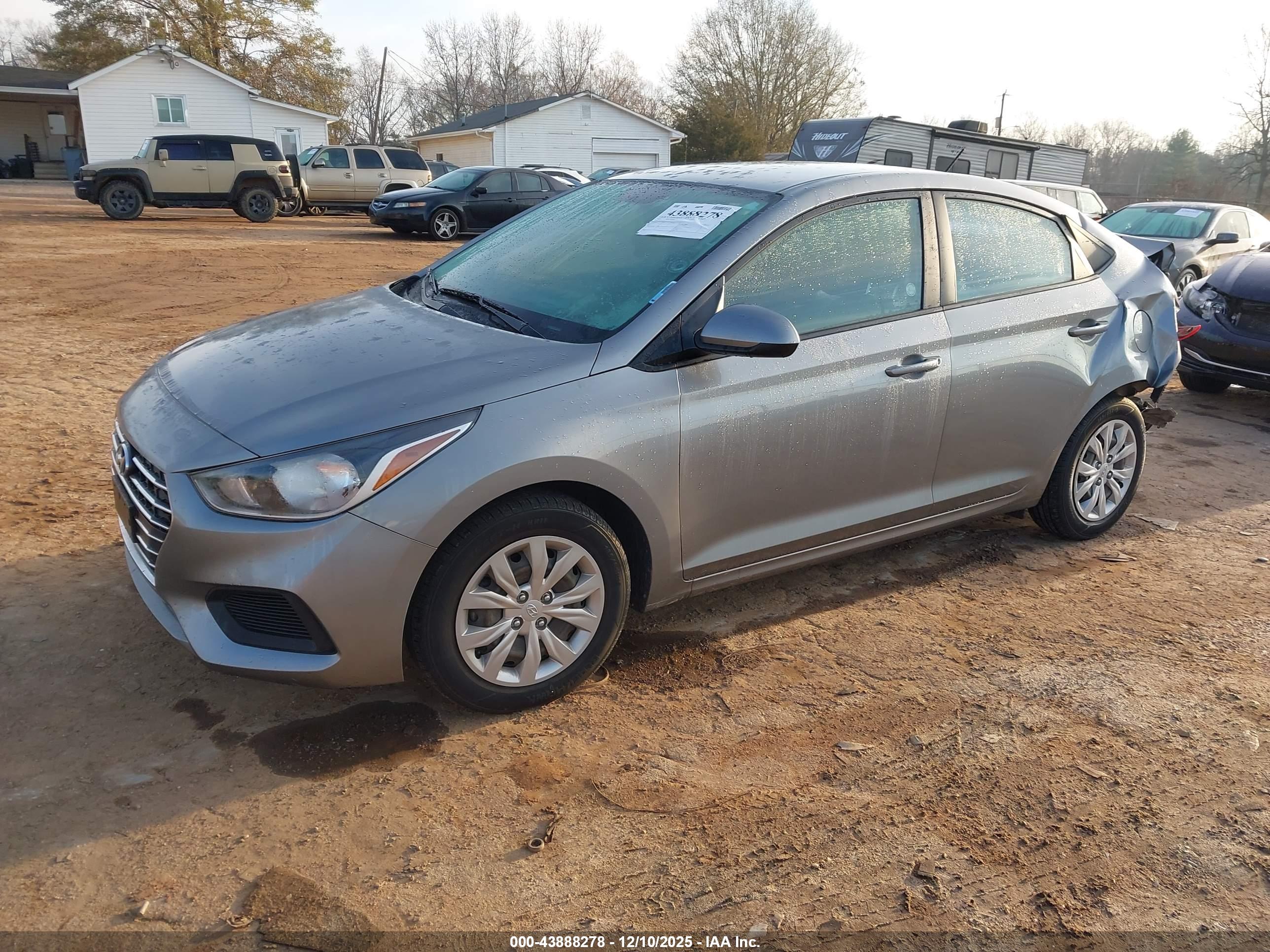 HYUNDAI ACCENT image 2