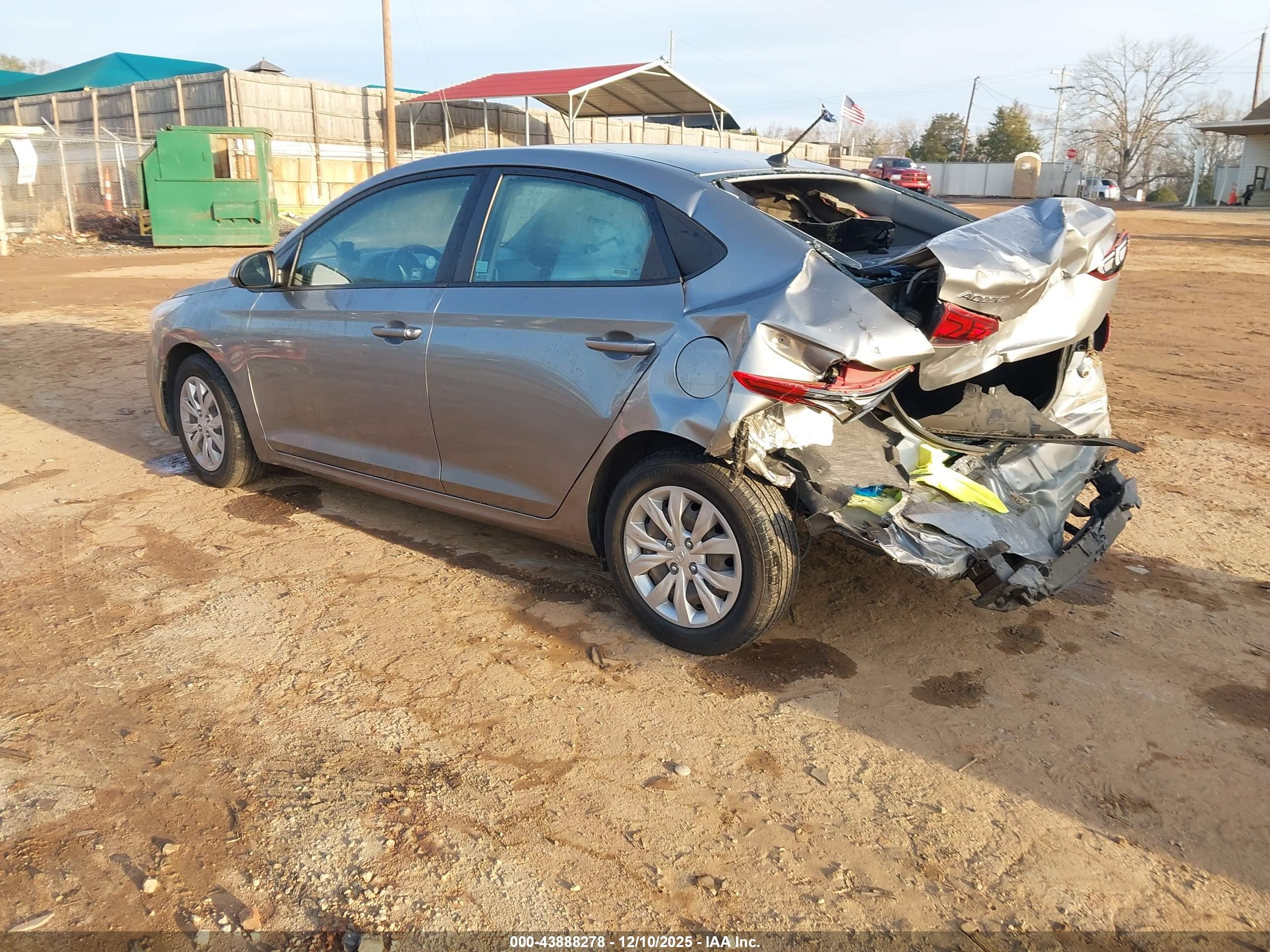 HYUNDAI ACCENT image 3