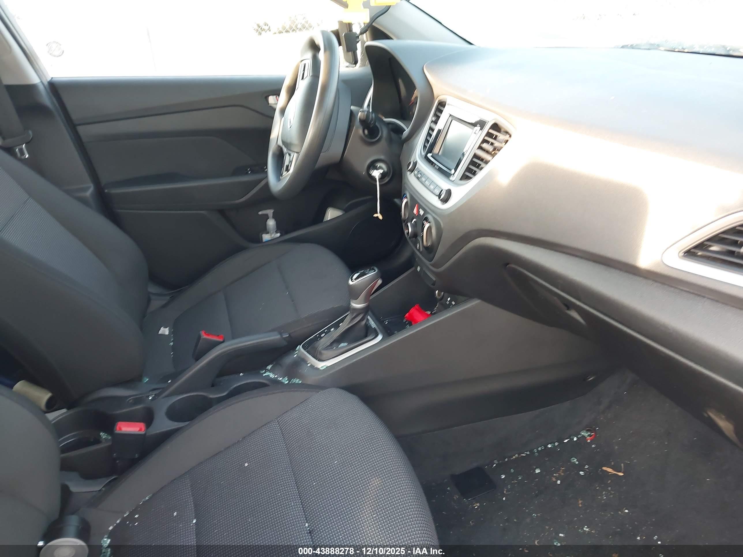 HYUNDAI ACCENT image 5