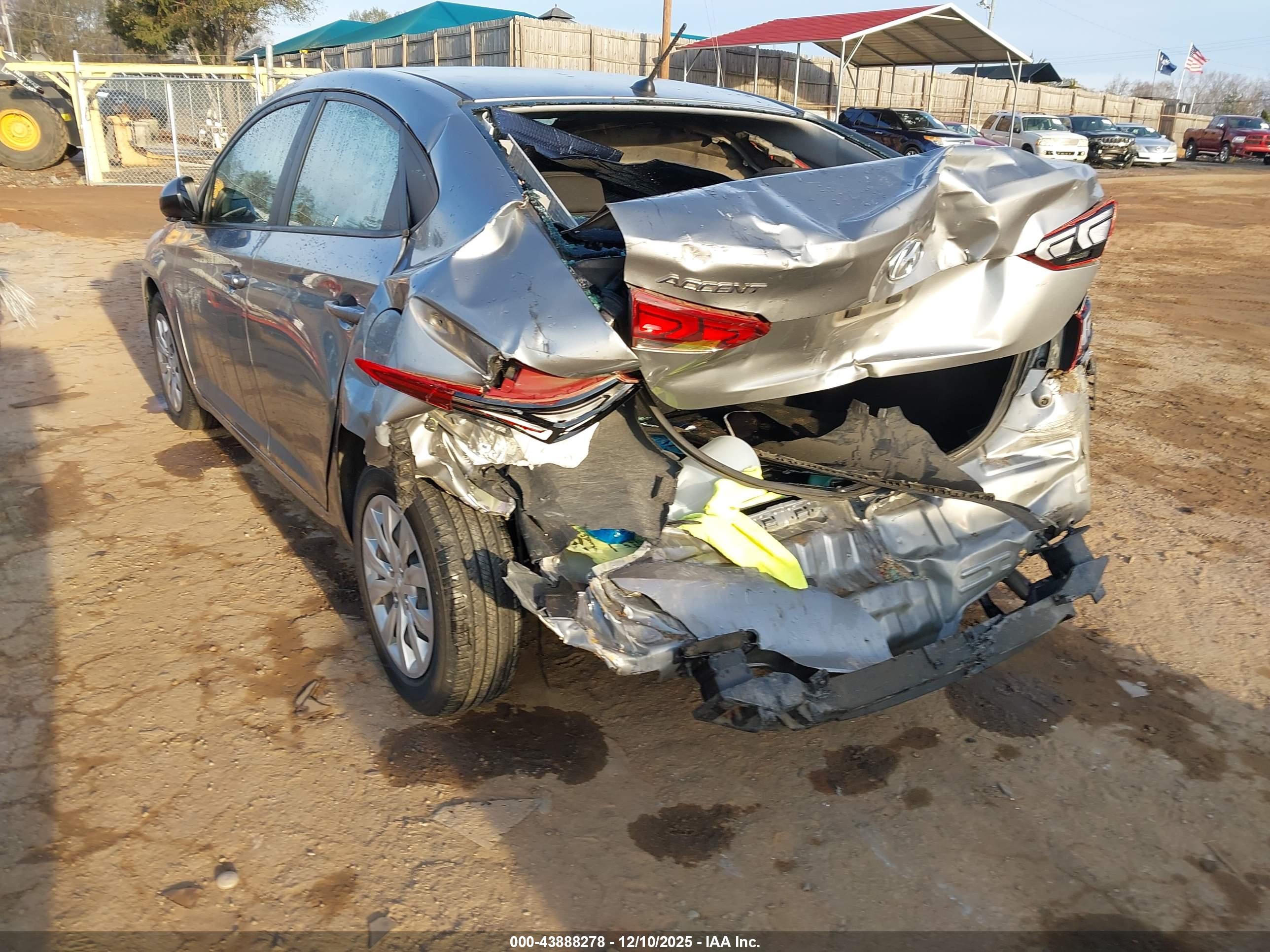 HYUNDAI ACCENT image 6