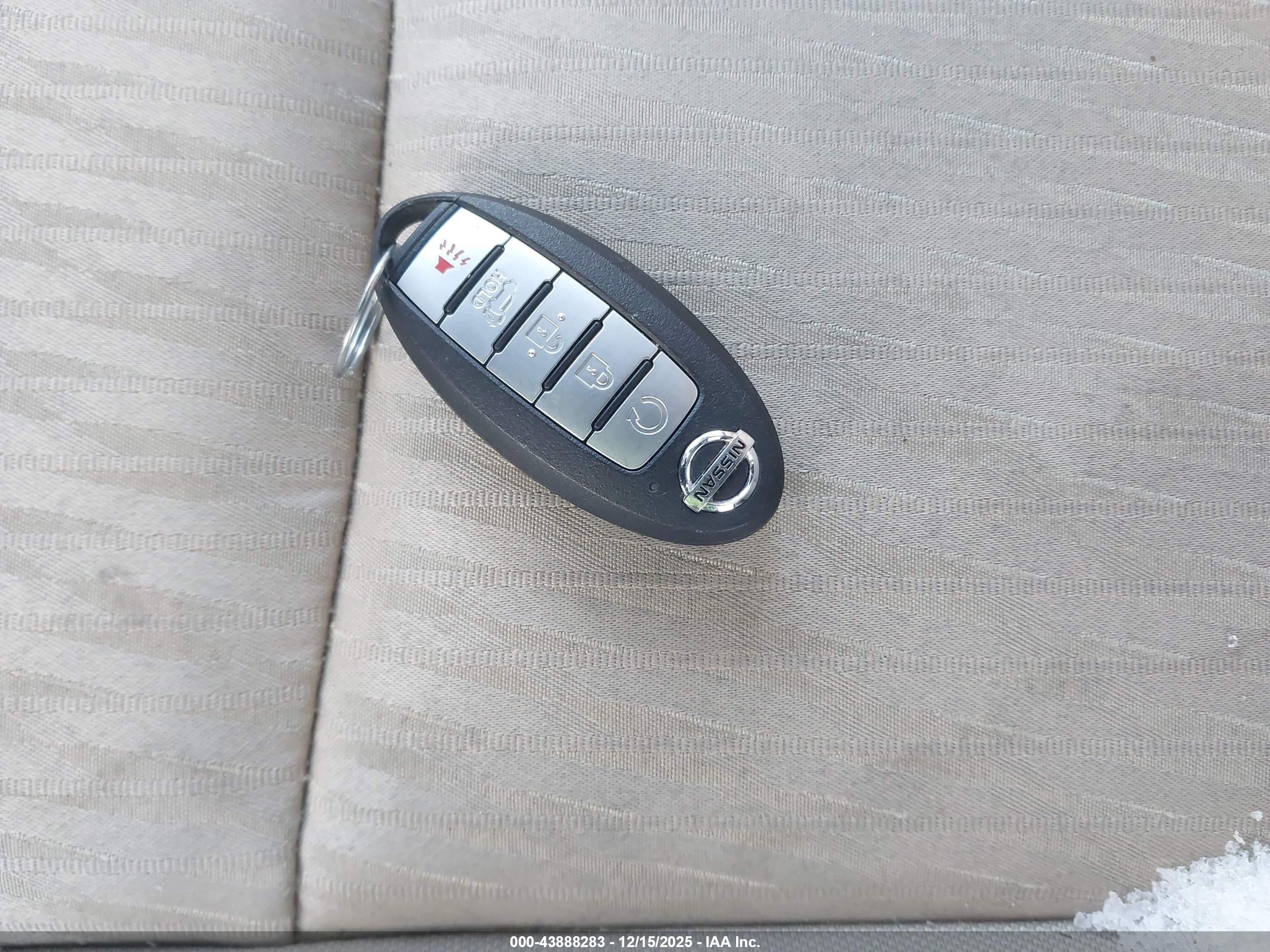 NISSAN ROGUE image 11