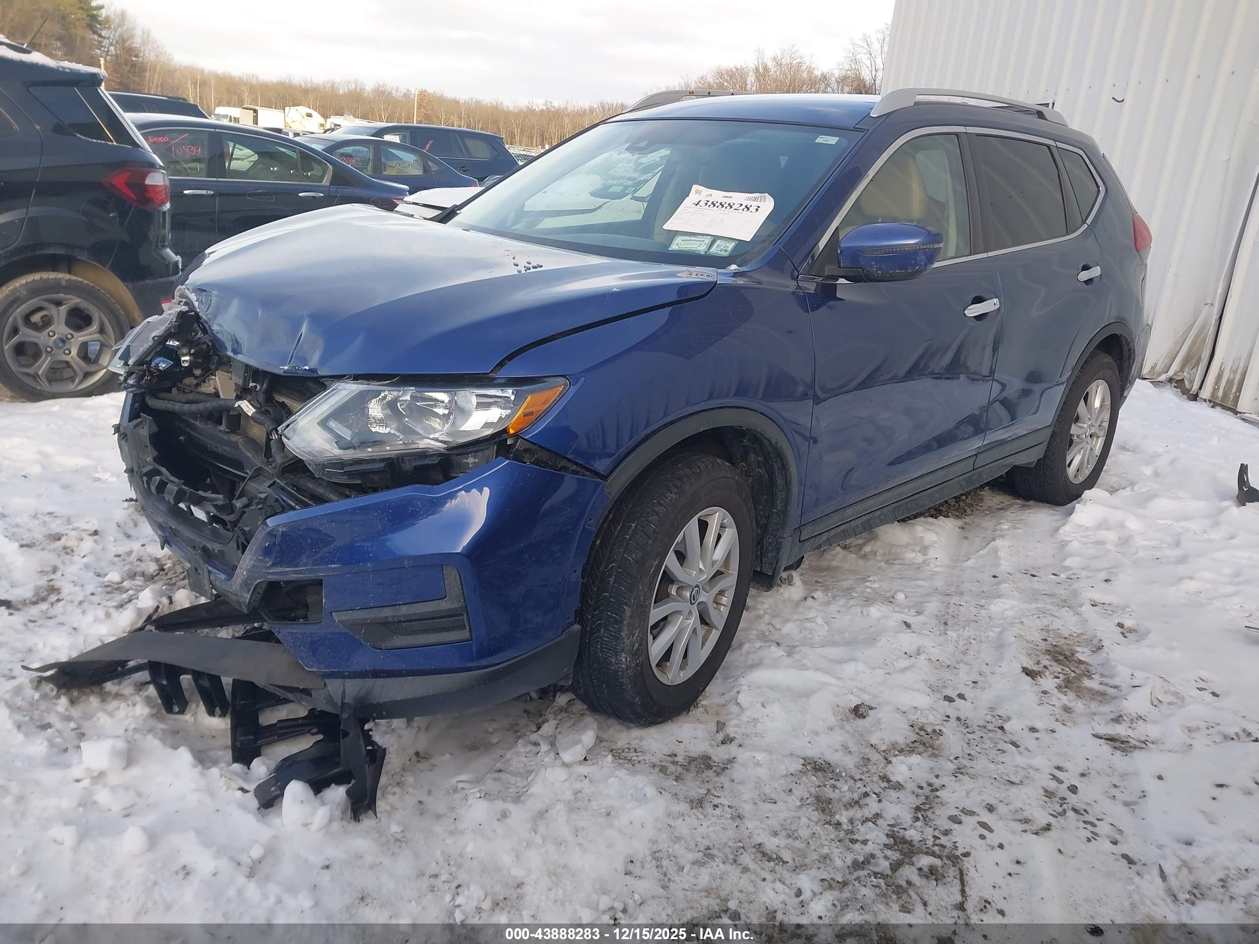 NISSAN ROGUE image 2