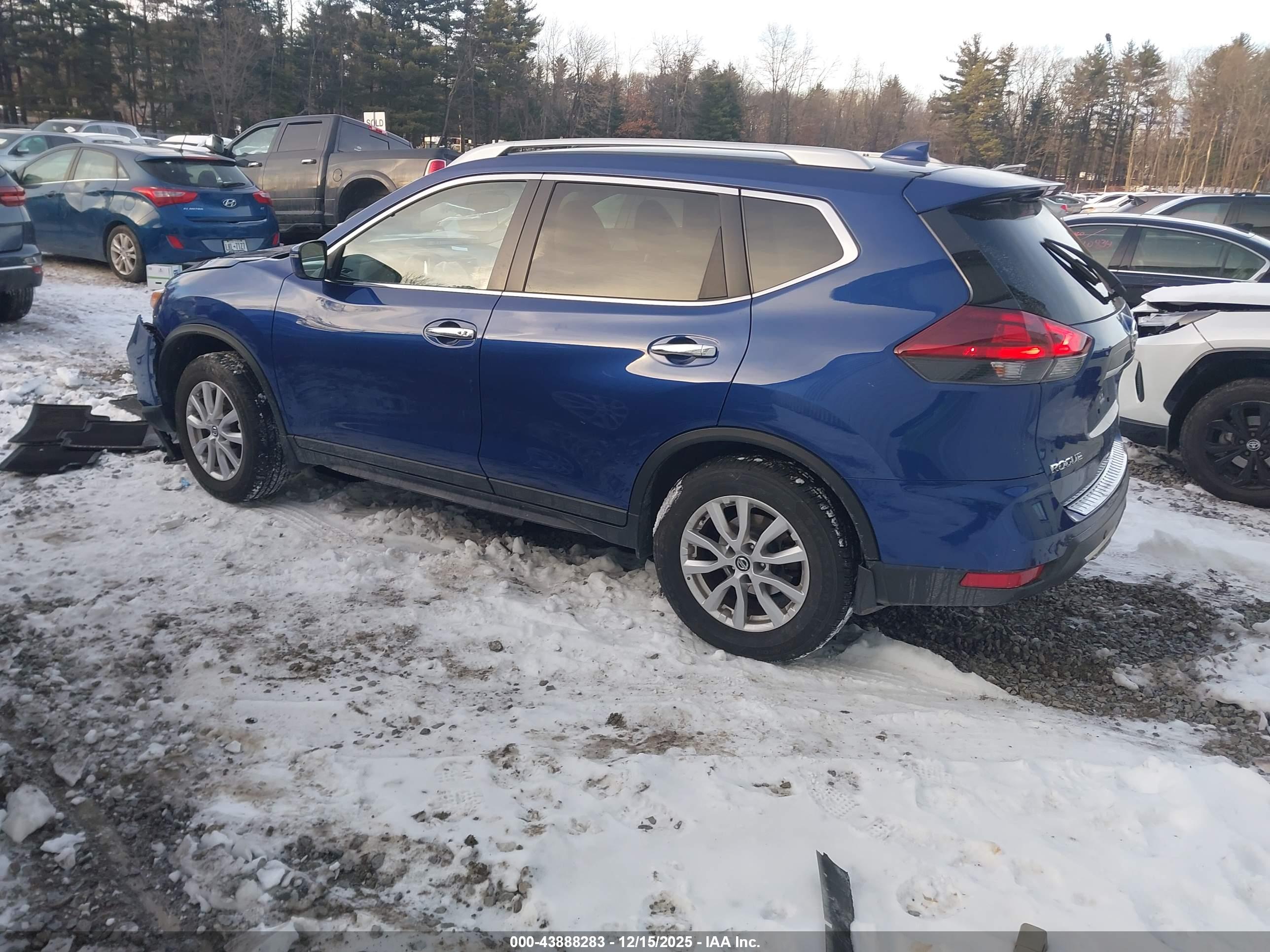 NISSAN ROGUE image 3