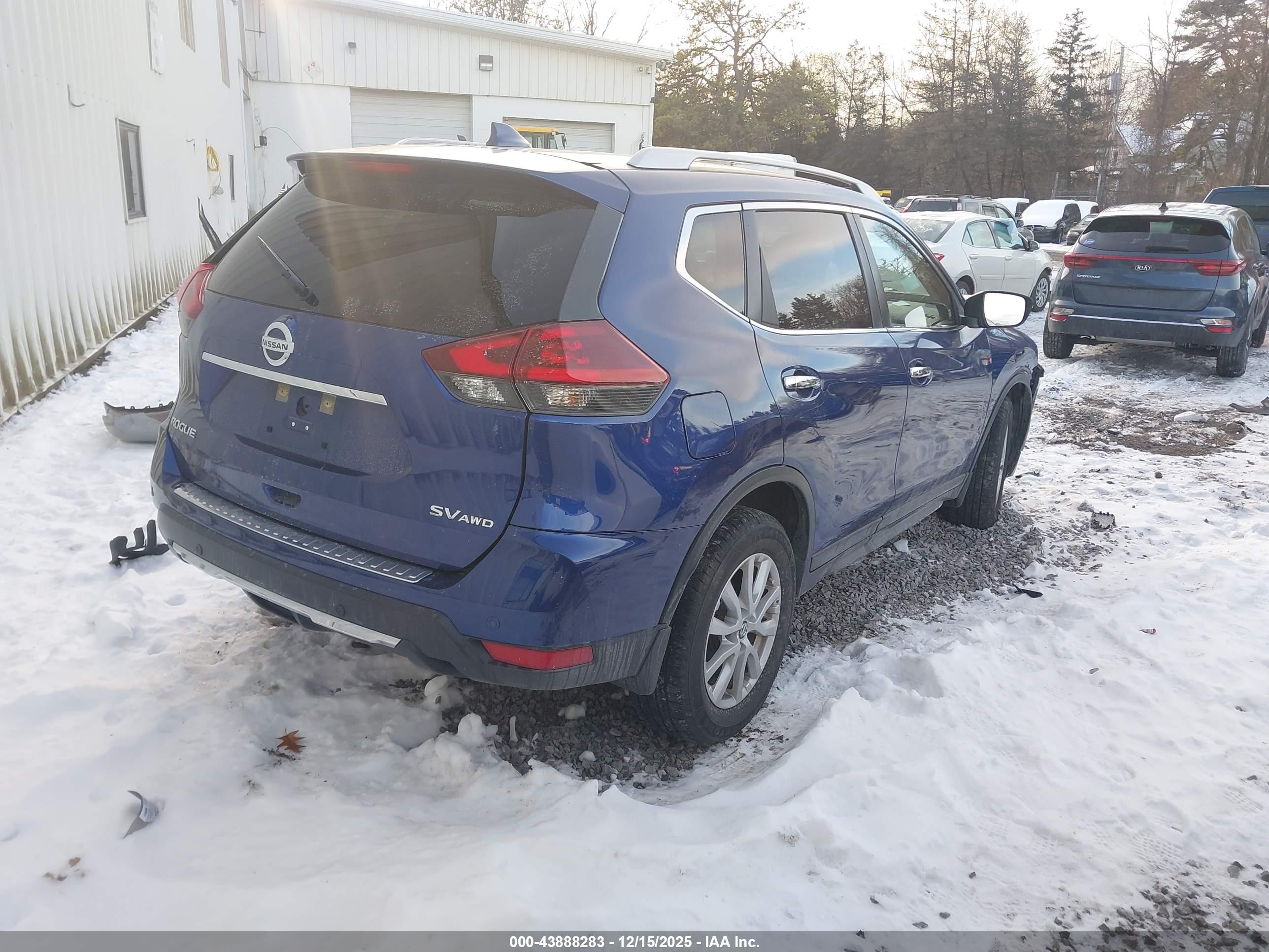 NISSAN ROGUE image 4