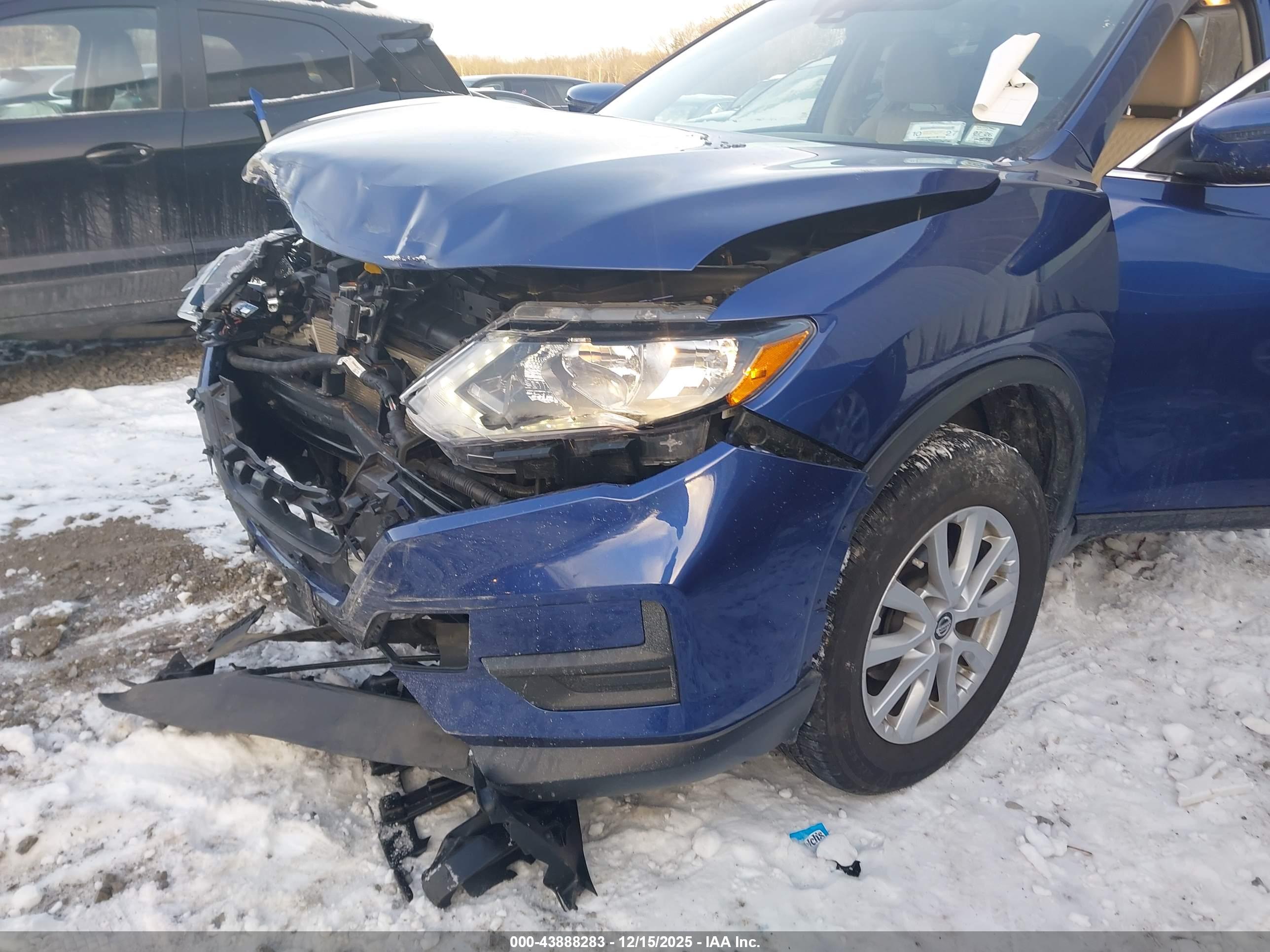 NISSAN ROGUE image 6