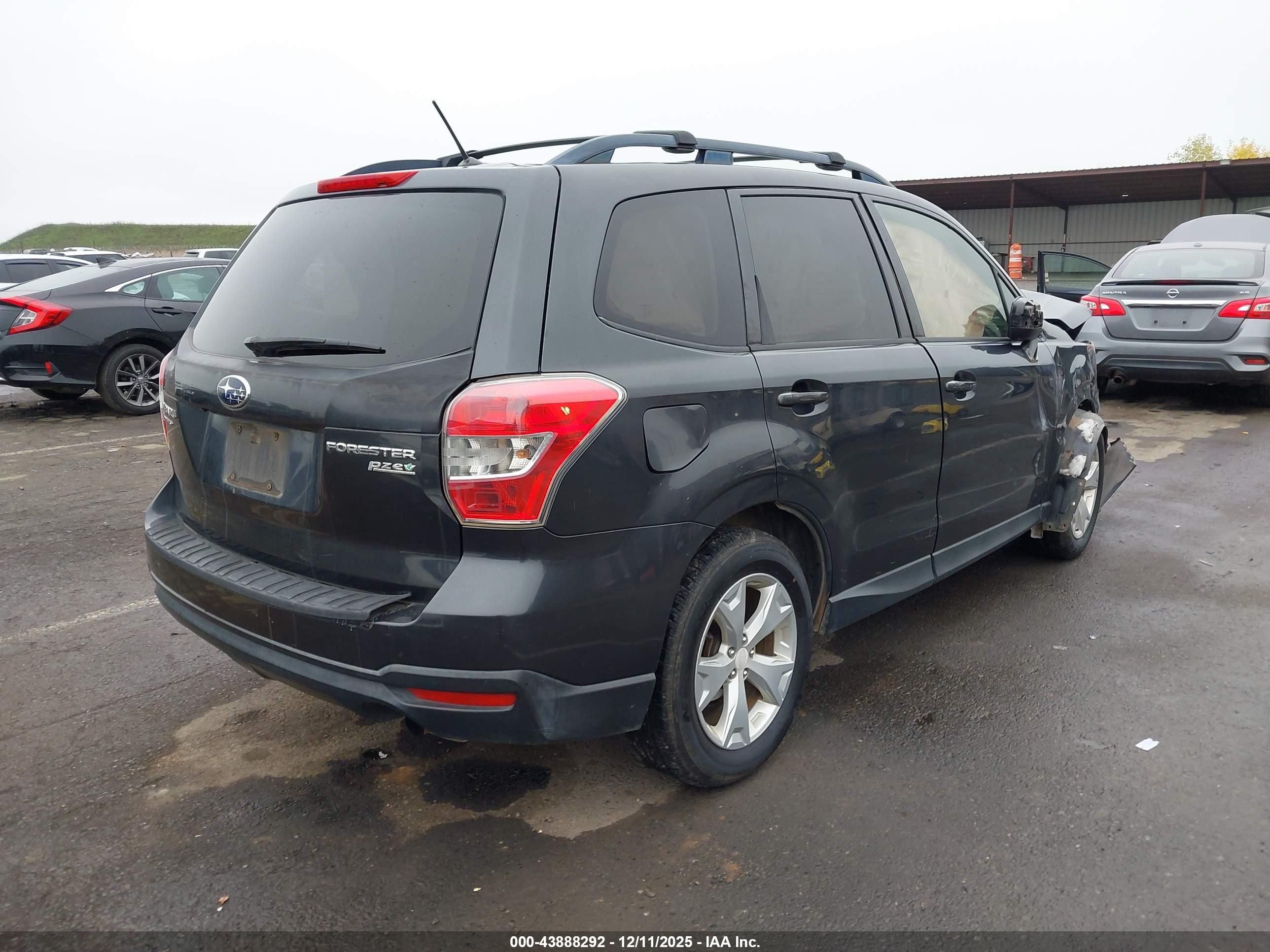 SUBARU FORESTER image 4