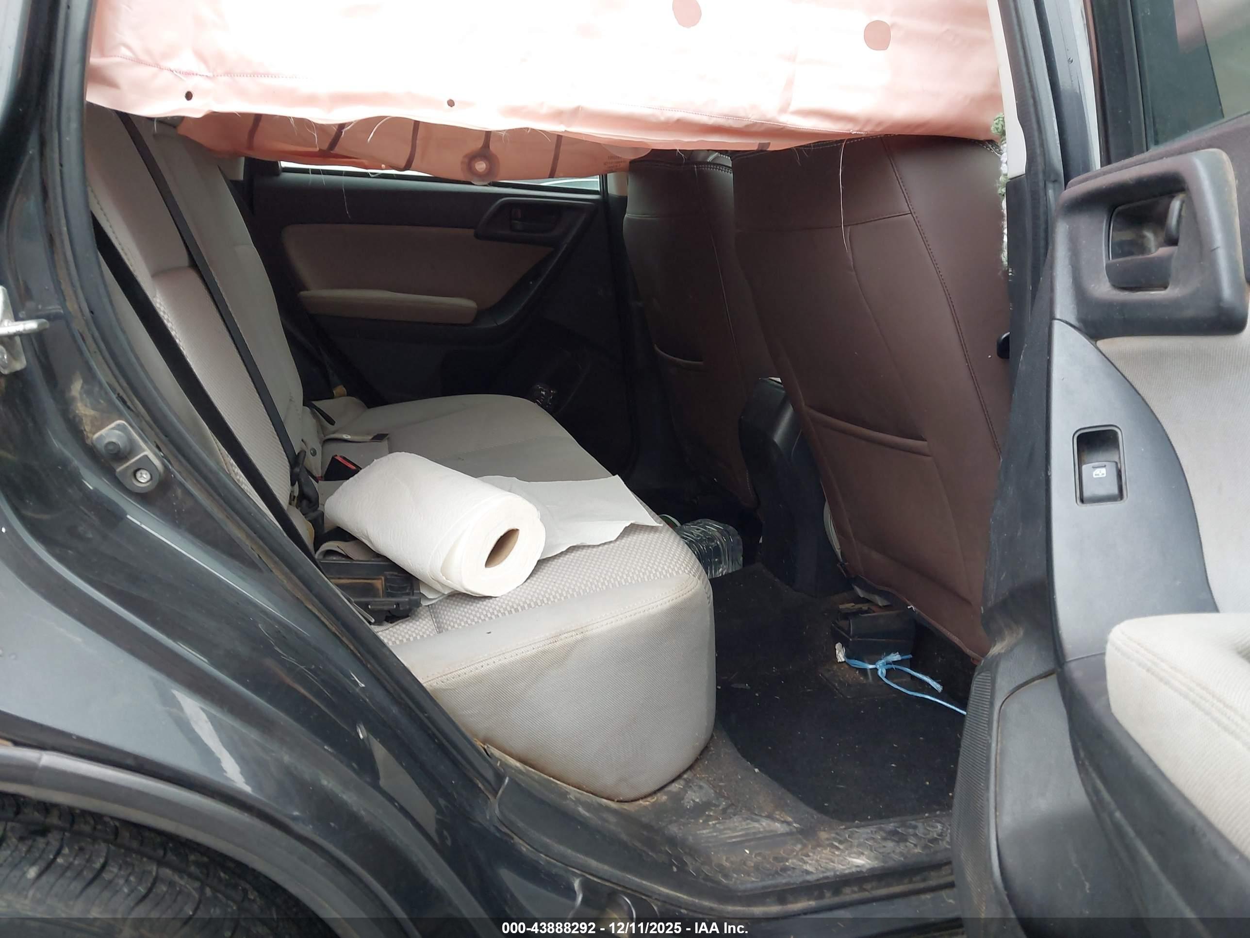 SUBARU FORESTER image 8