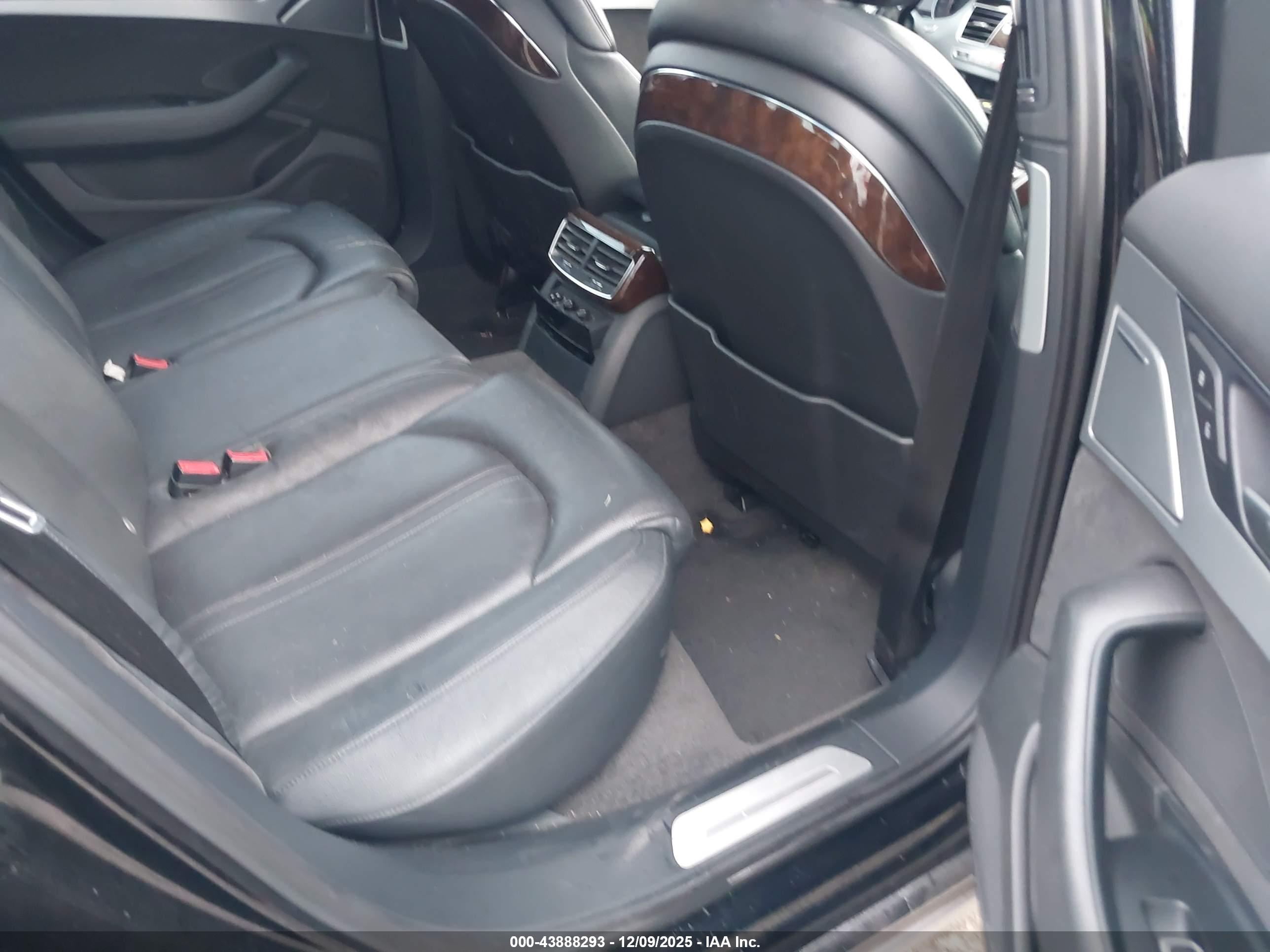 AUDI A8 image 8