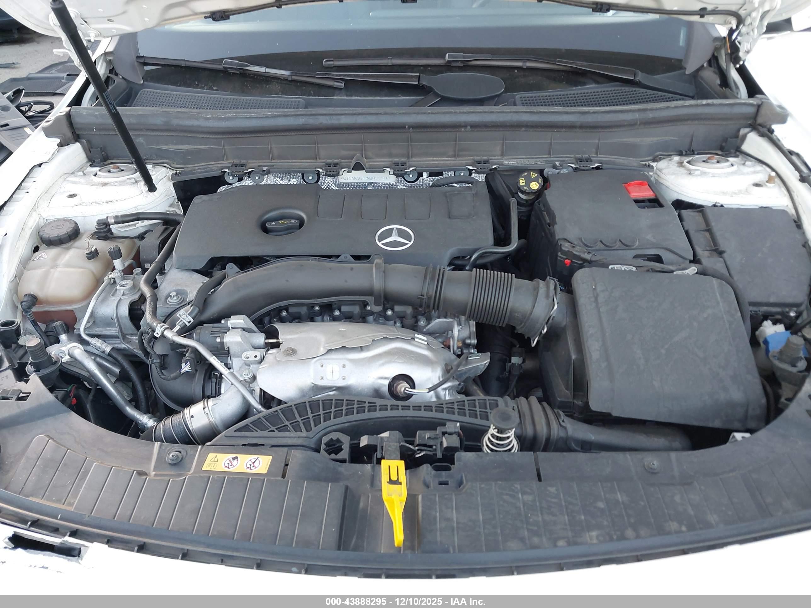 MERCEDES-BENZ GLB image 10