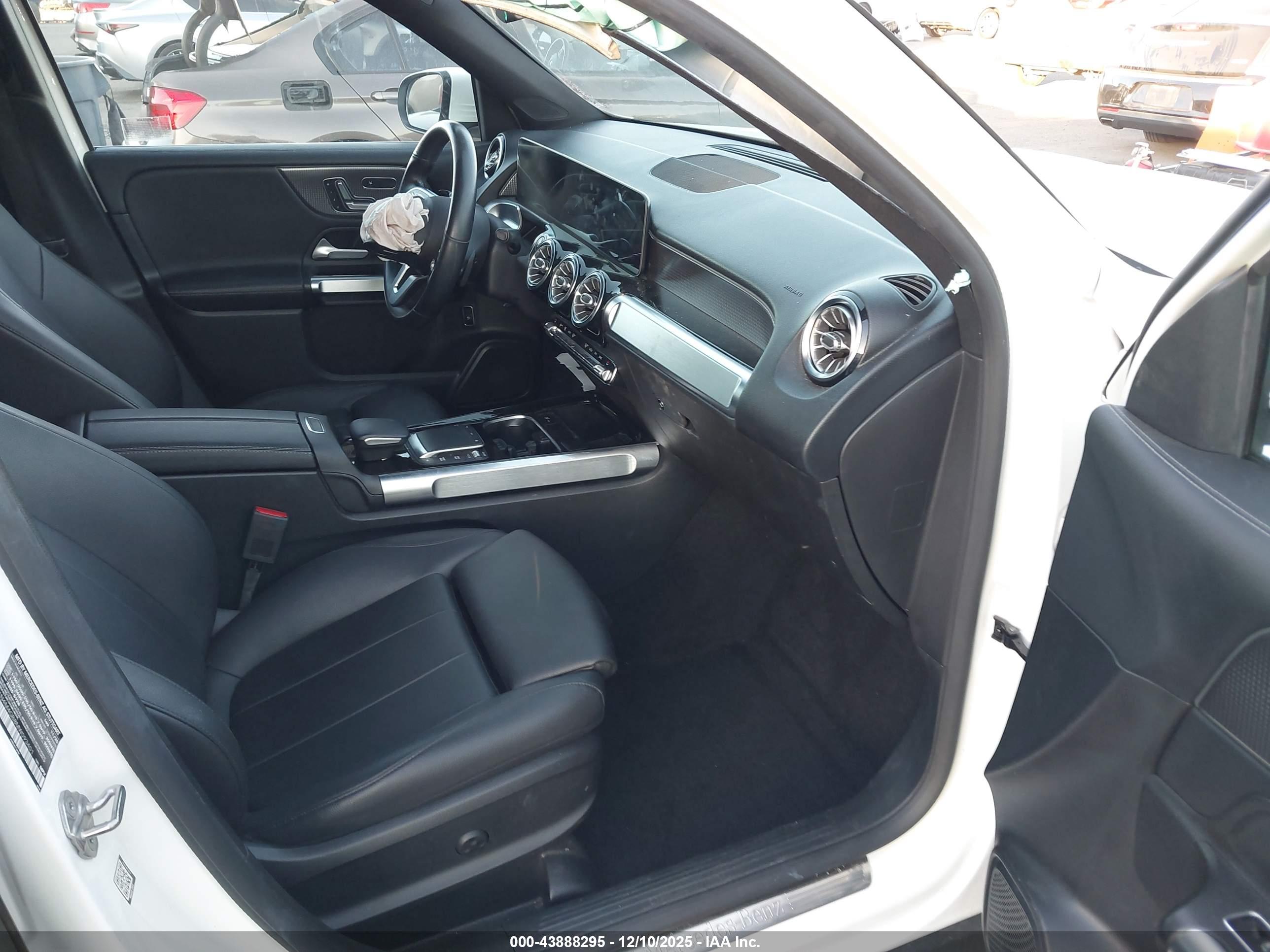 MERCEDES-BENZ GLB image 5