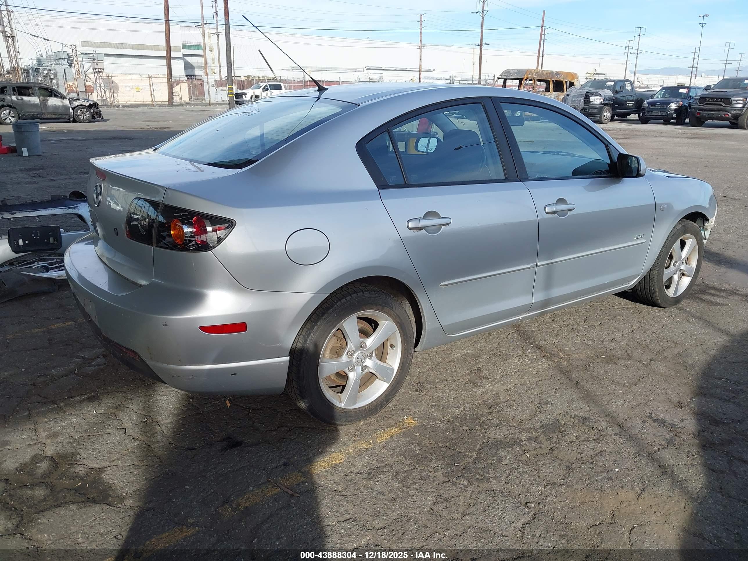 MAZDA MAZDA3 image 4