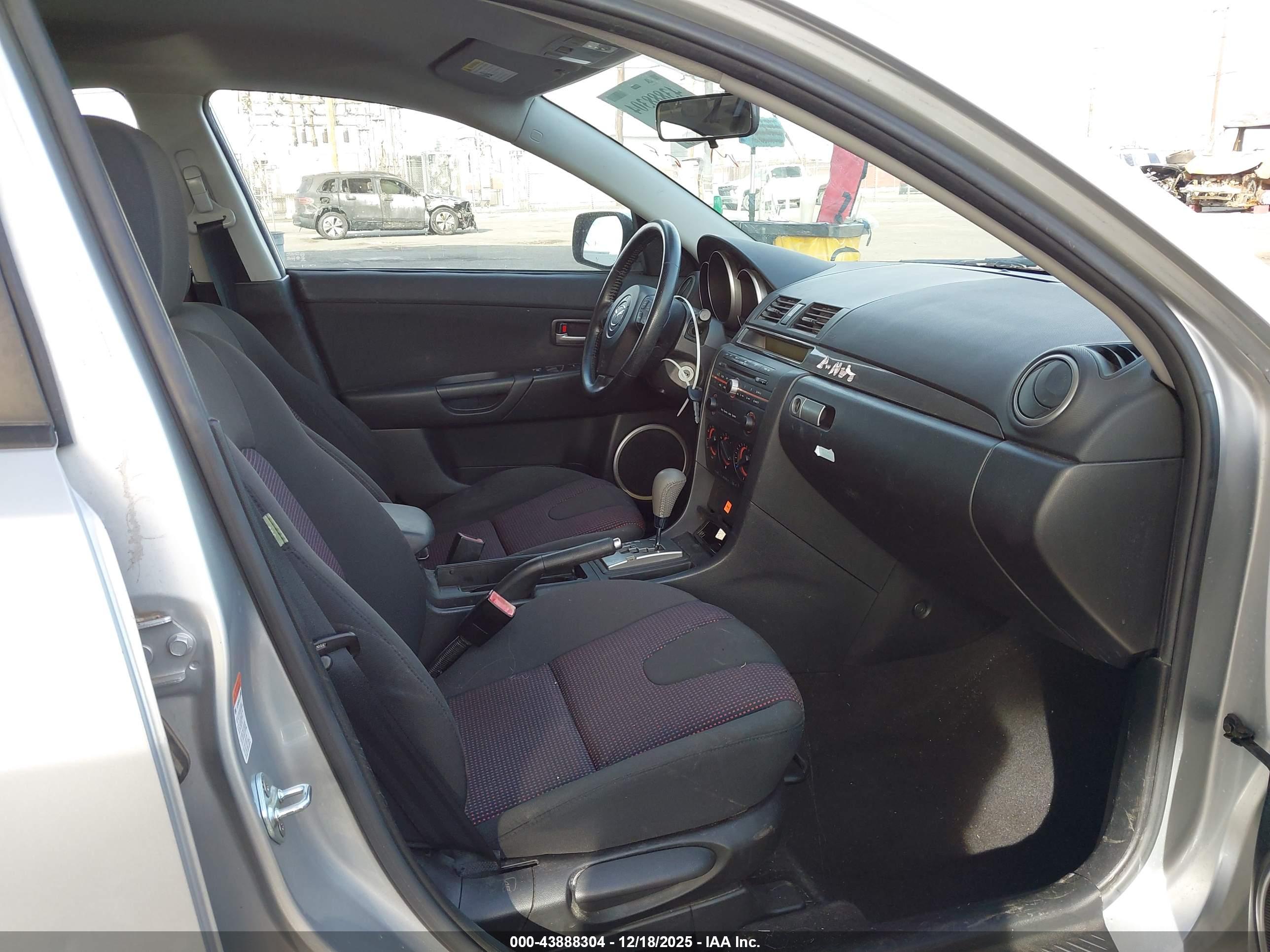 MAZDA MAZDA3 image 5