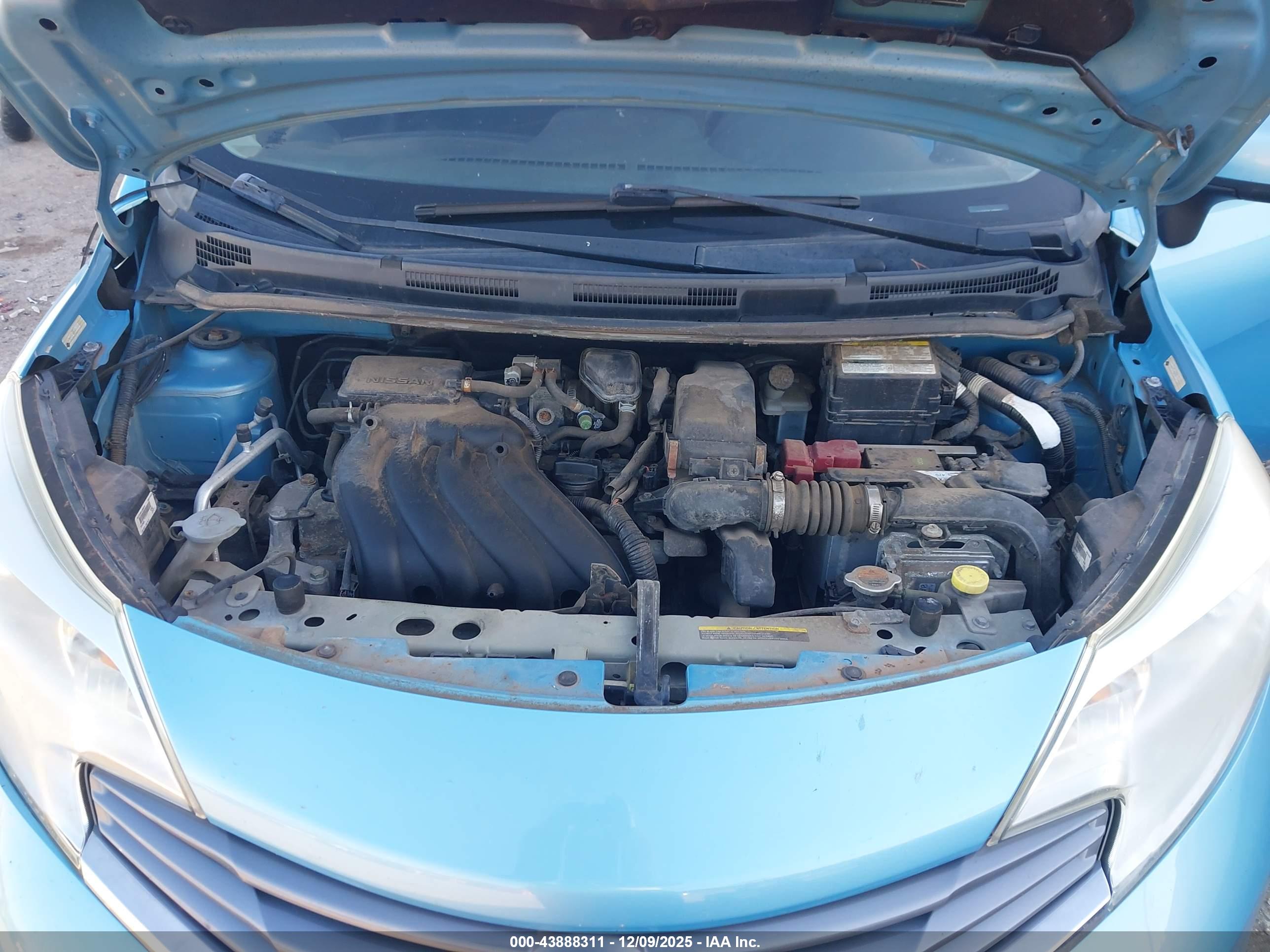 NISSAN VERSA image 10