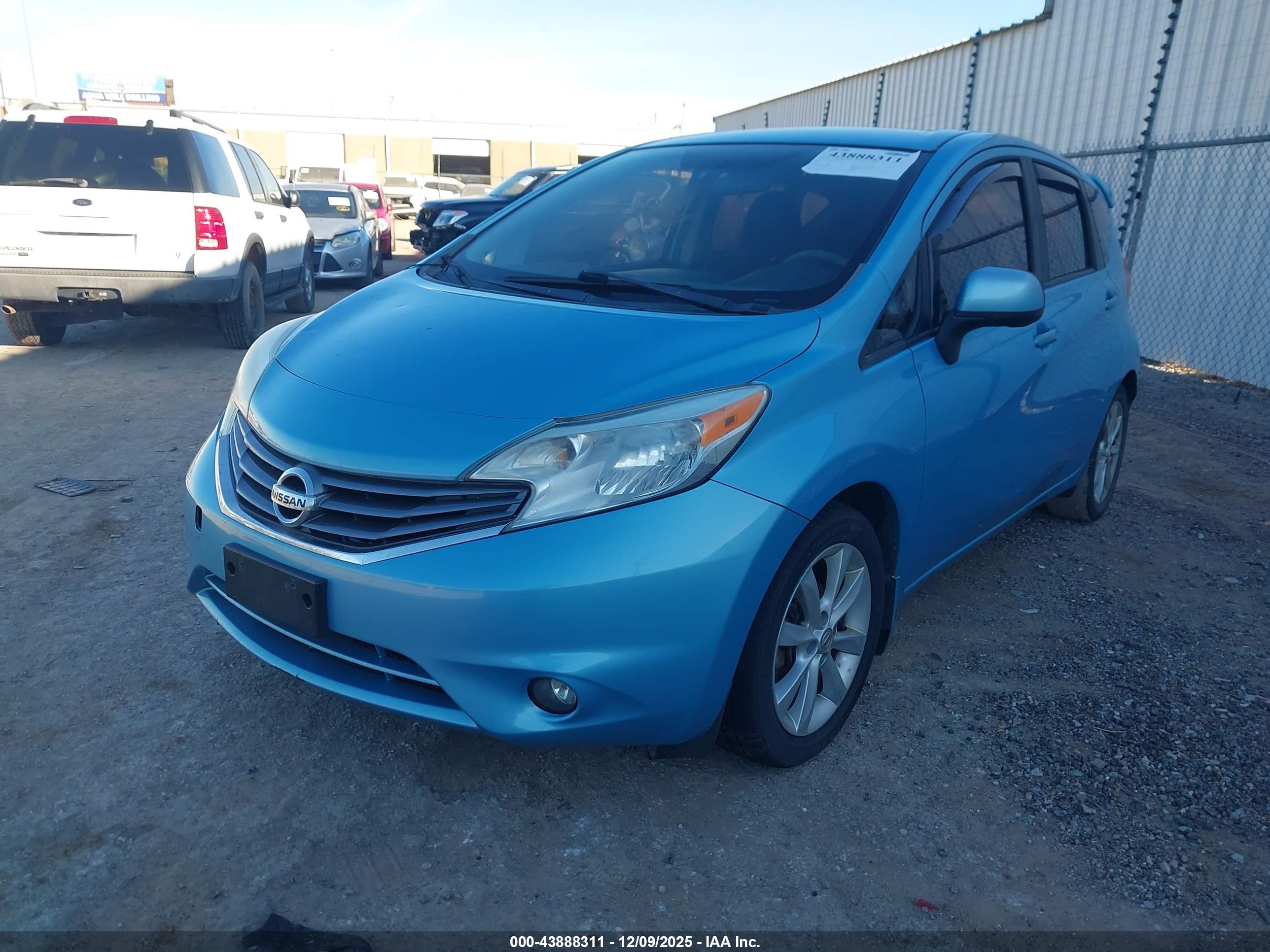 NISSAN VERSA image 2