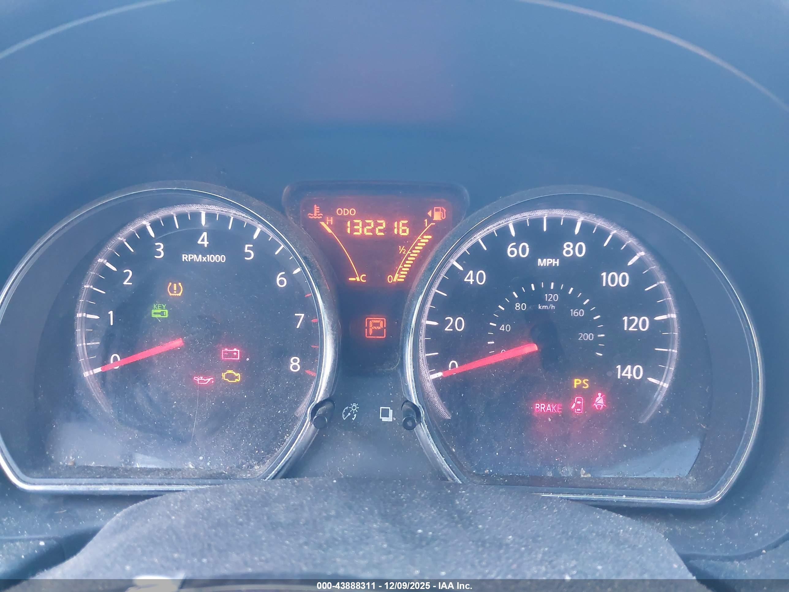 NISSAN VERSA image 7