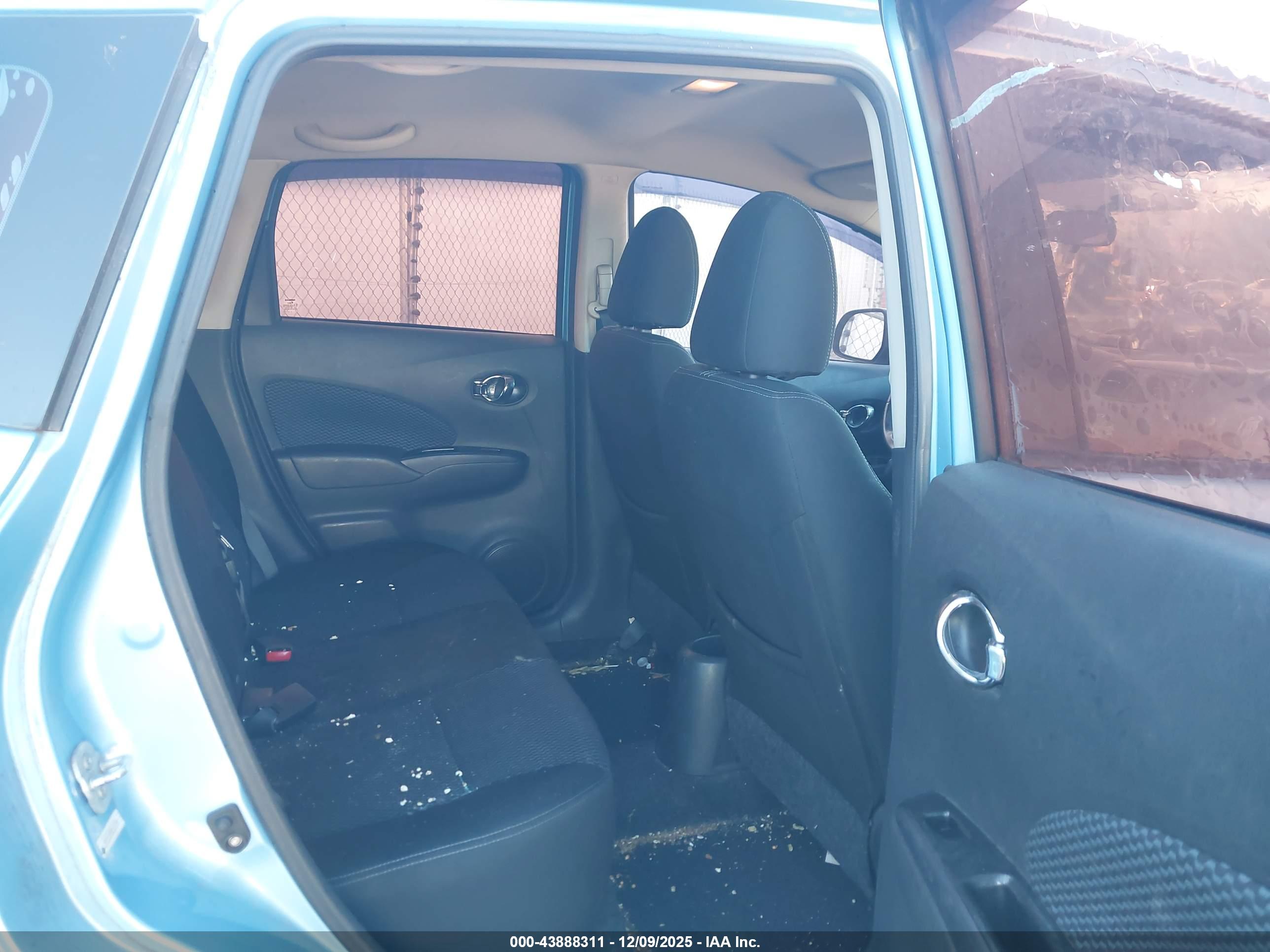 NISSAN VERSA image 8