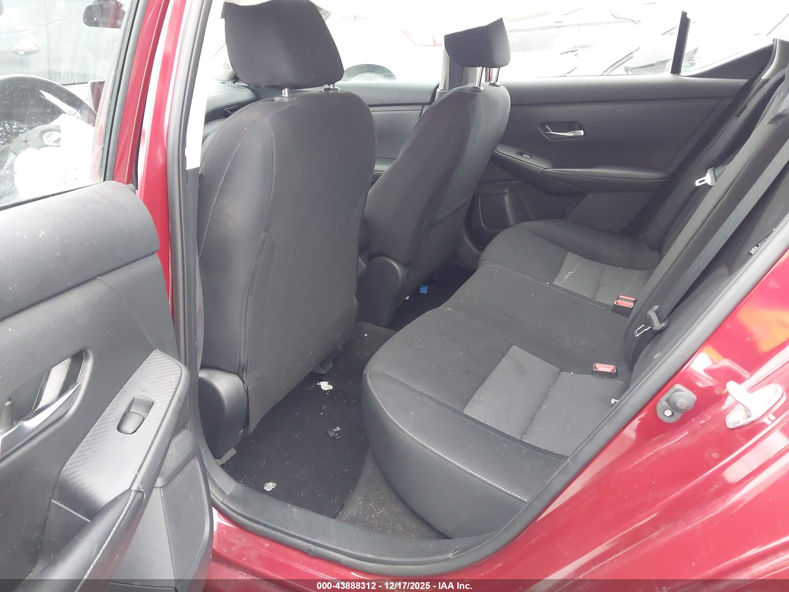 NISSAN SENTRA image 8