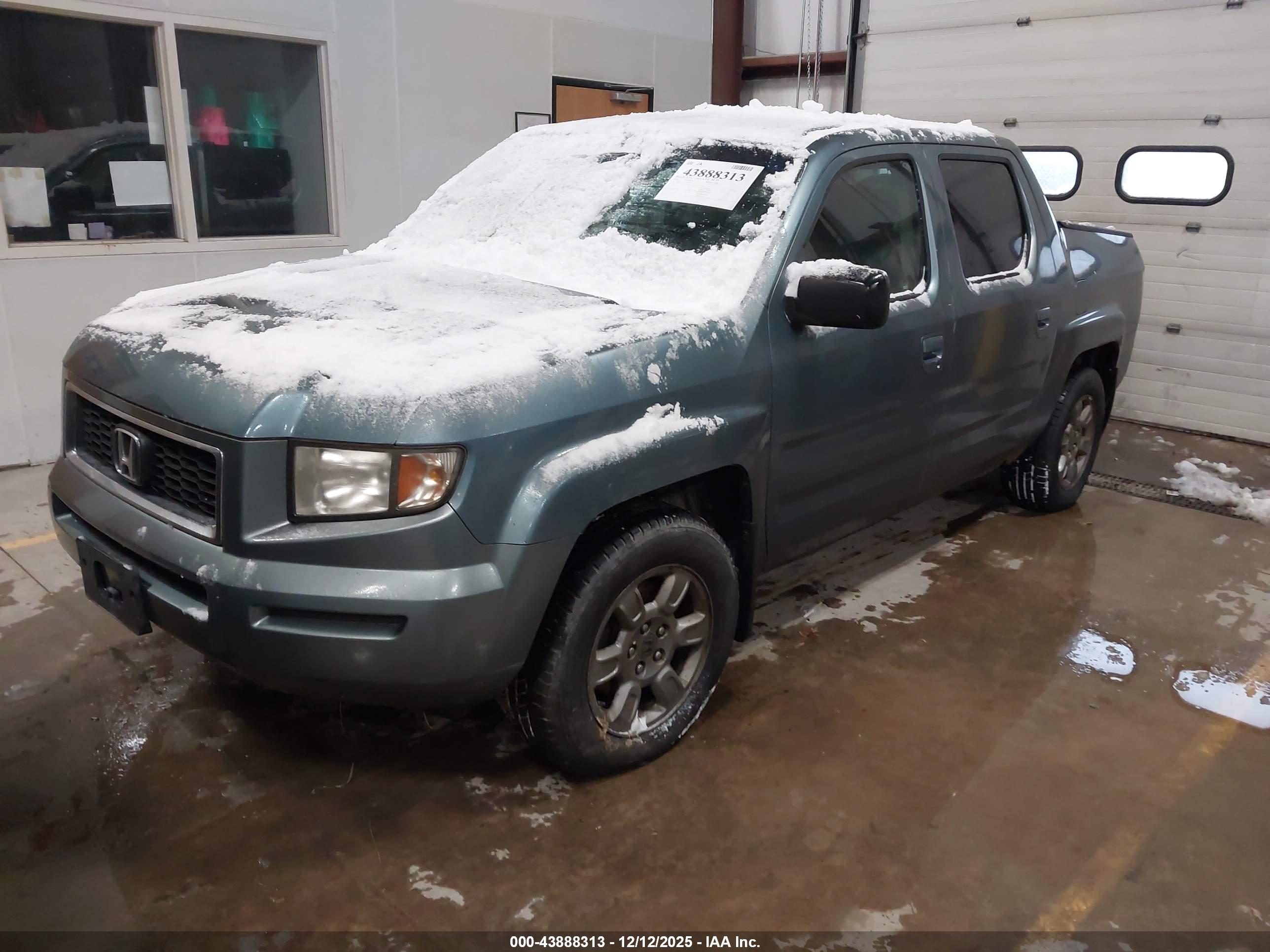 HONDA RIDGELINE image 2