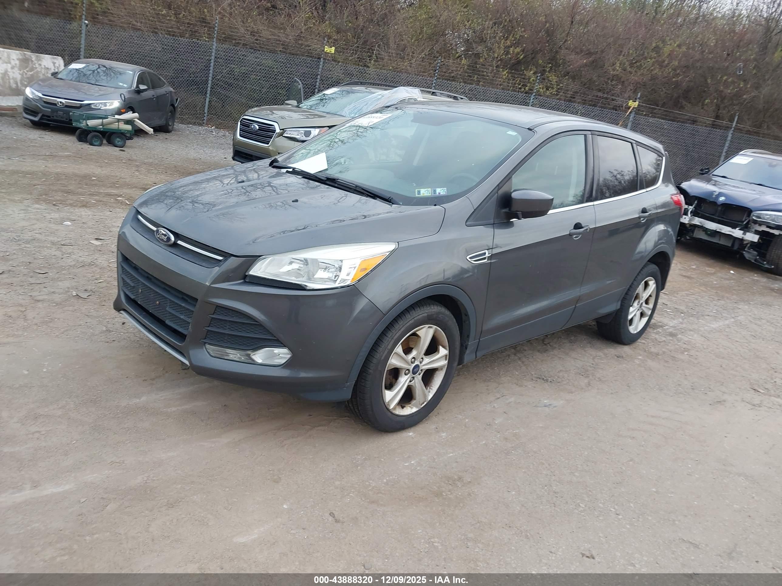 FORD ESCAPE image 2