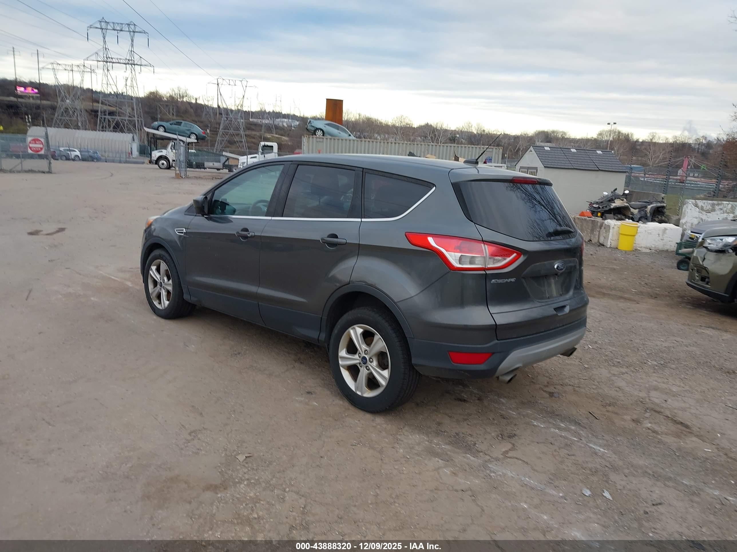 FORD ESCAPE image 3