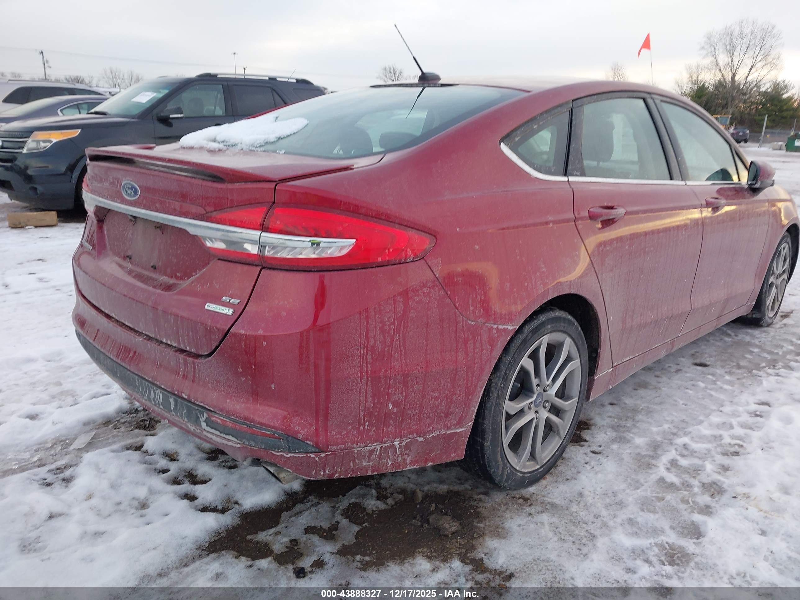 FORD FUSION image 4