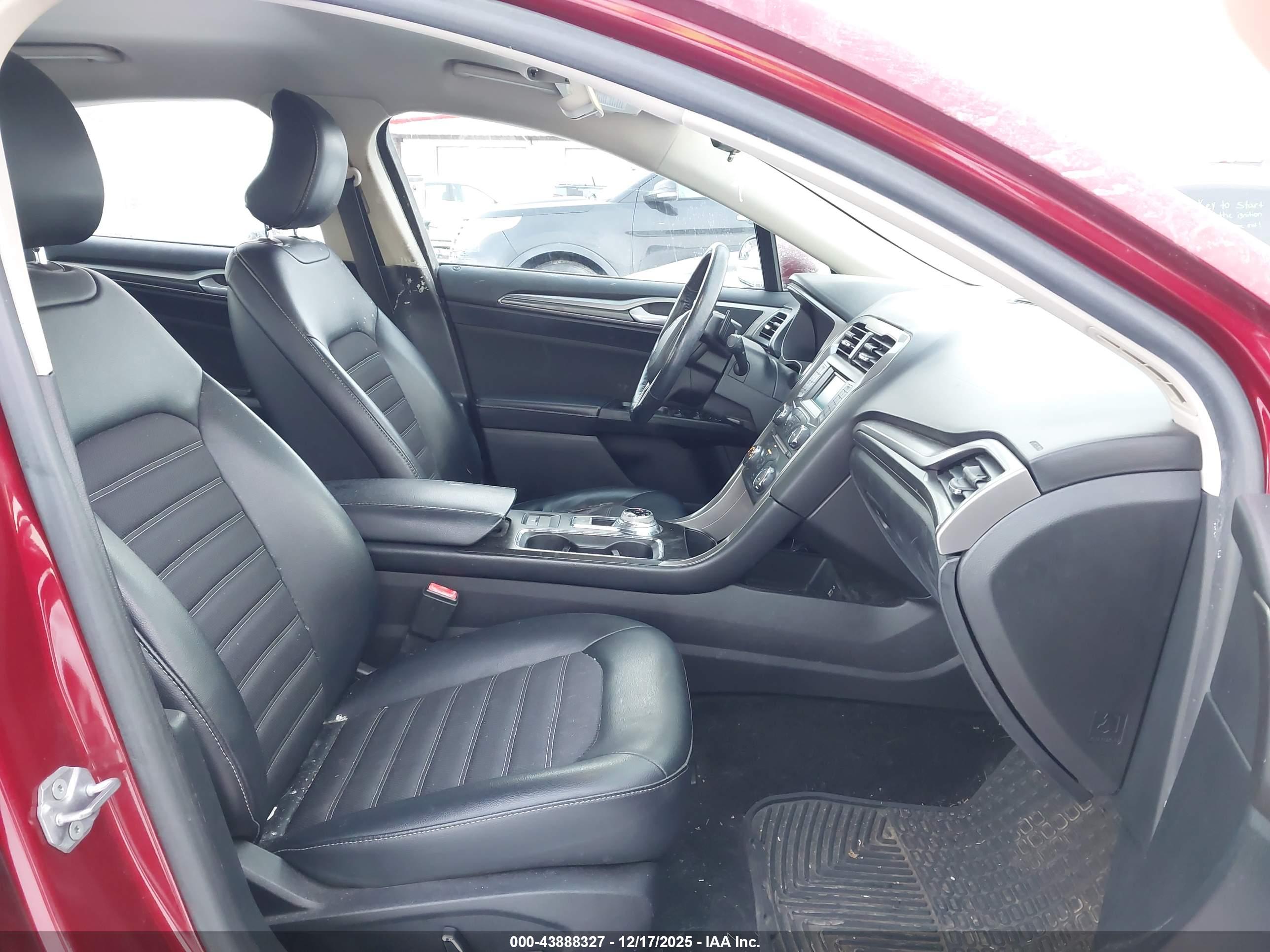 FORD FUSION image 5