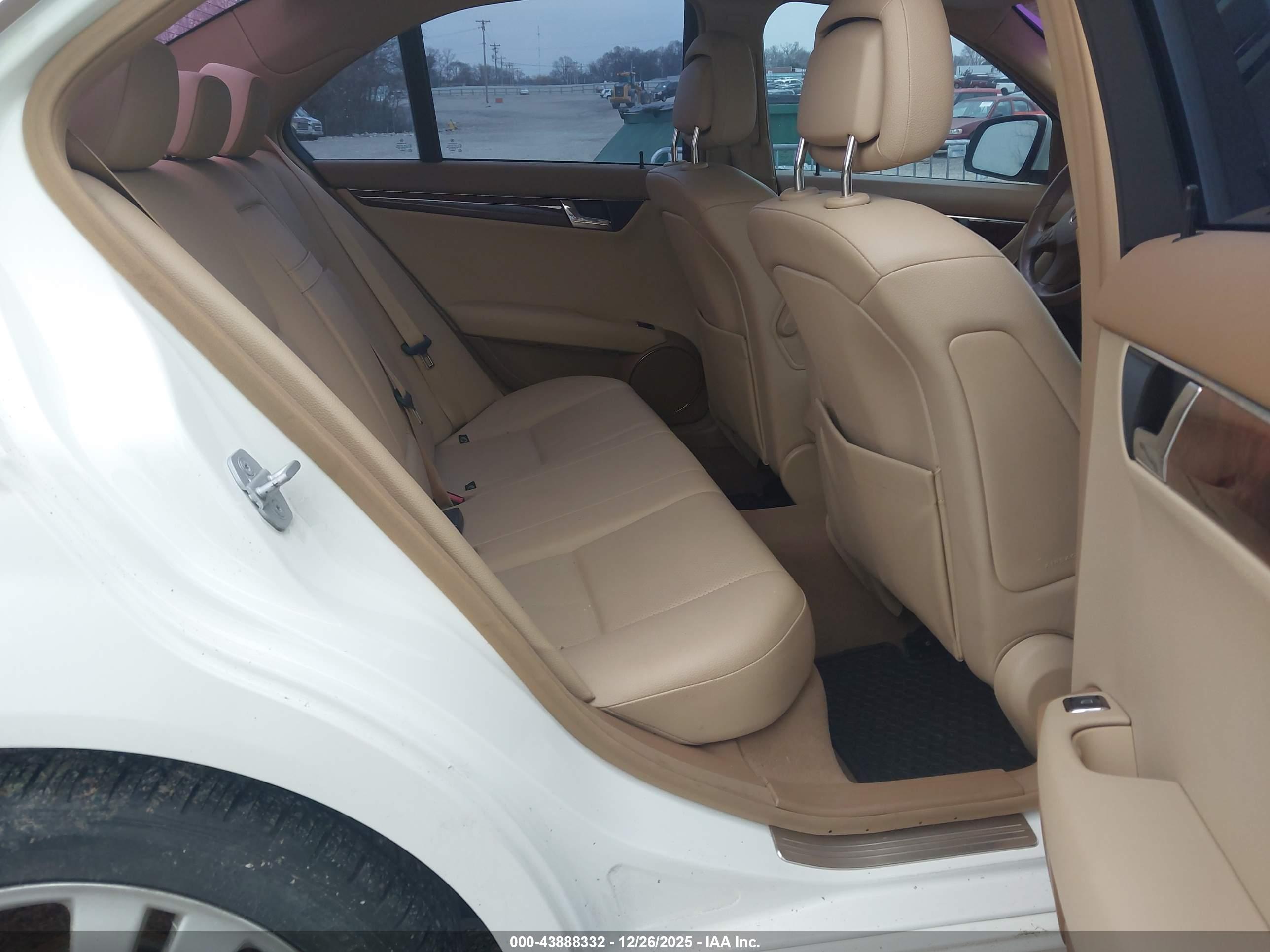 MERCEDES-BENZ C image 8