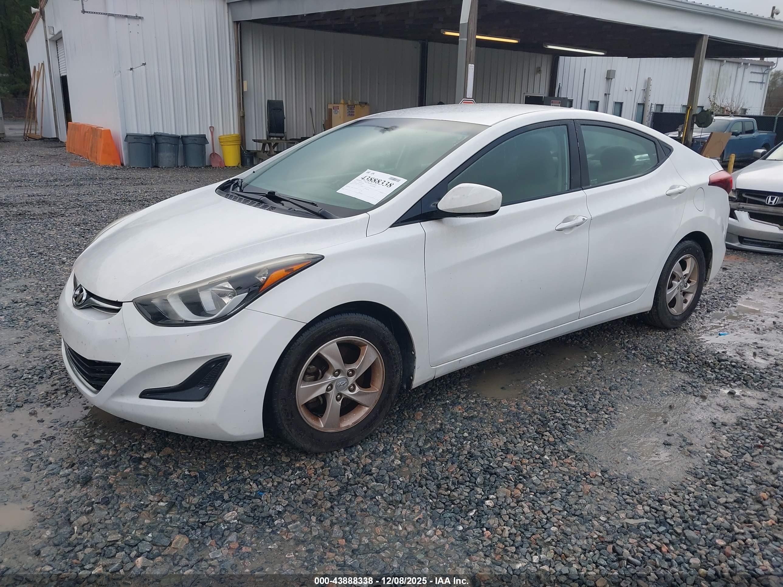 HYUNDAI ELANTRA image 2