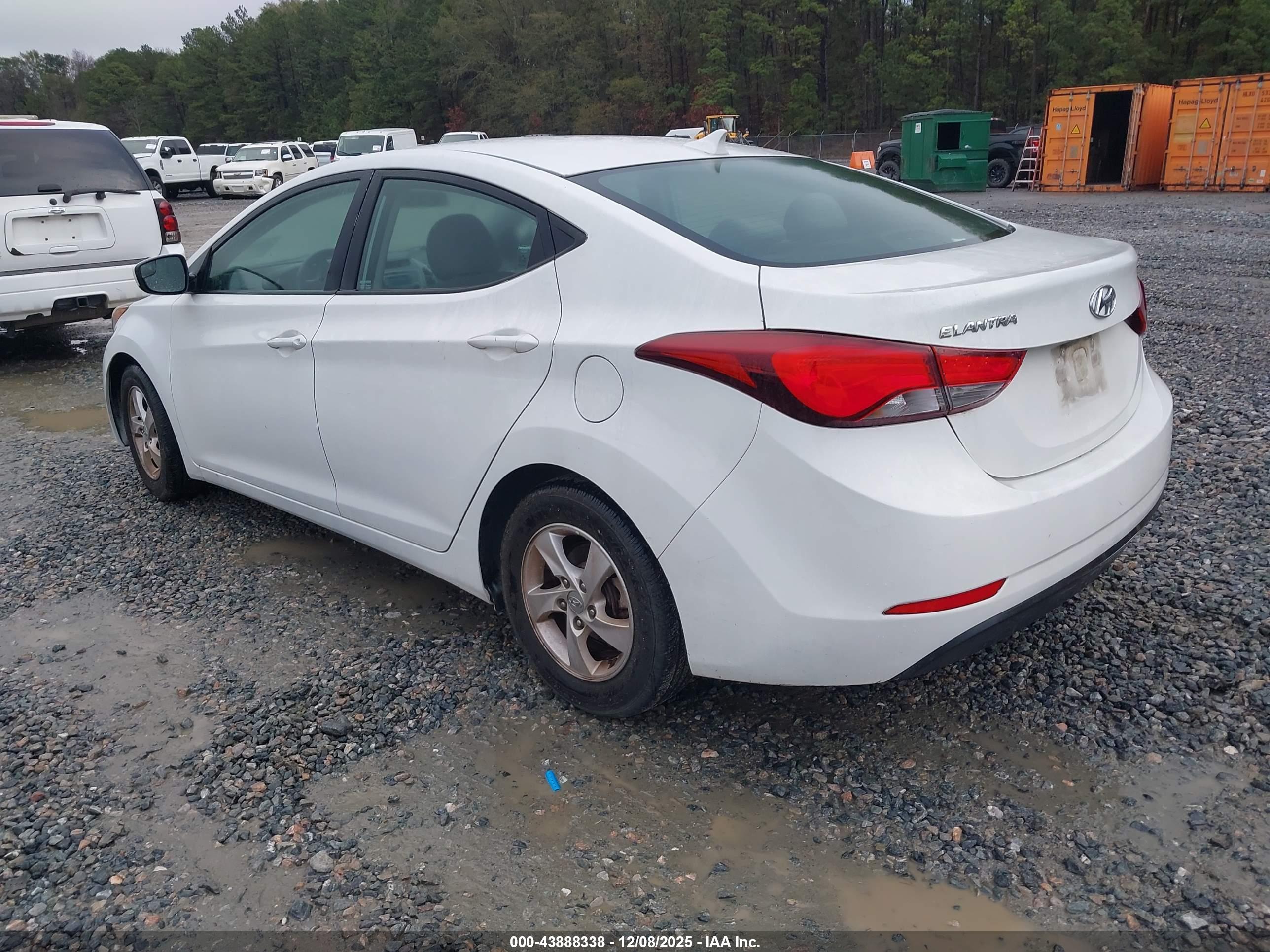 HYUNDAI ELANTRA image 3