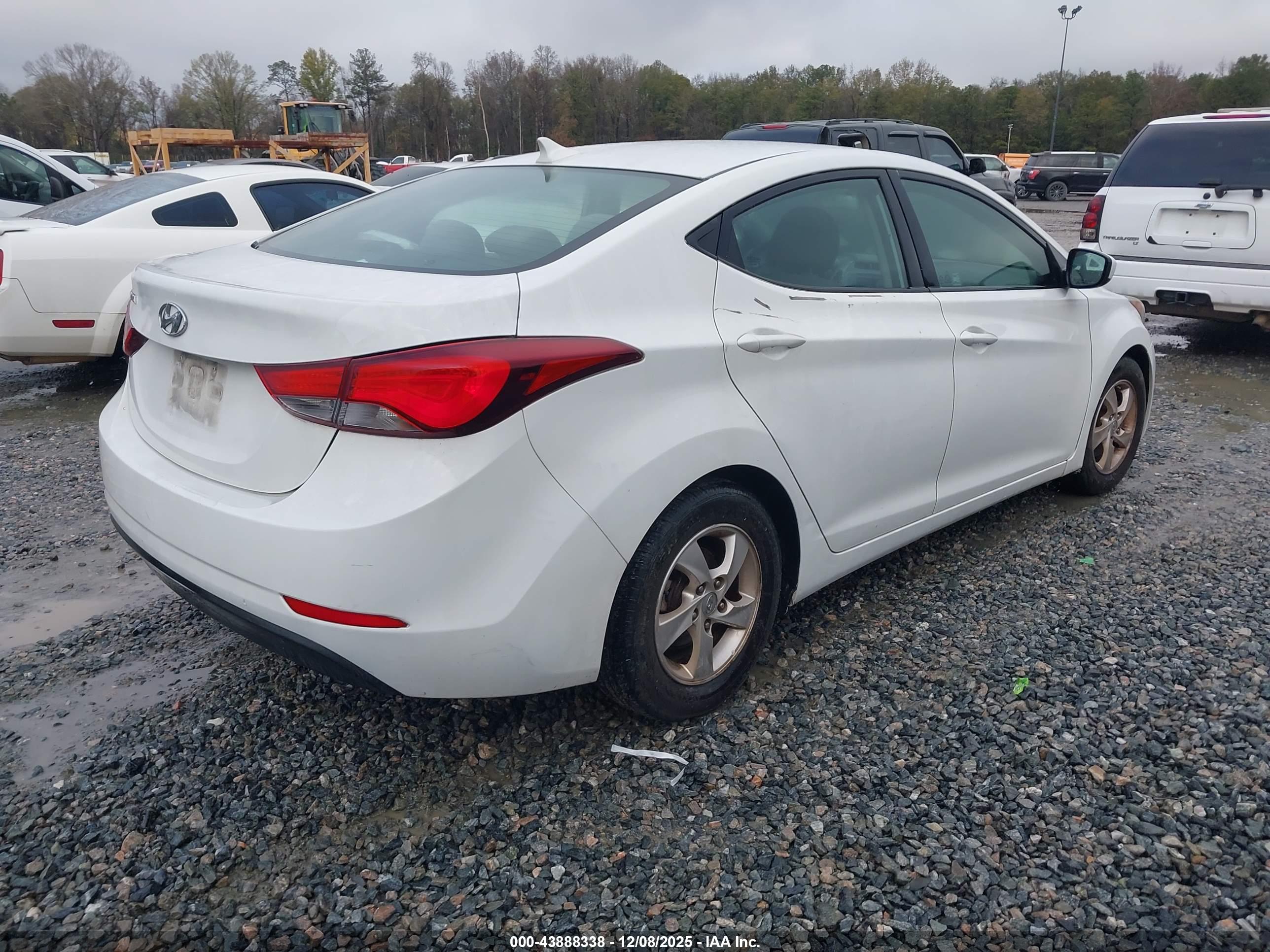 HYUNDAI ELANTRA image 4