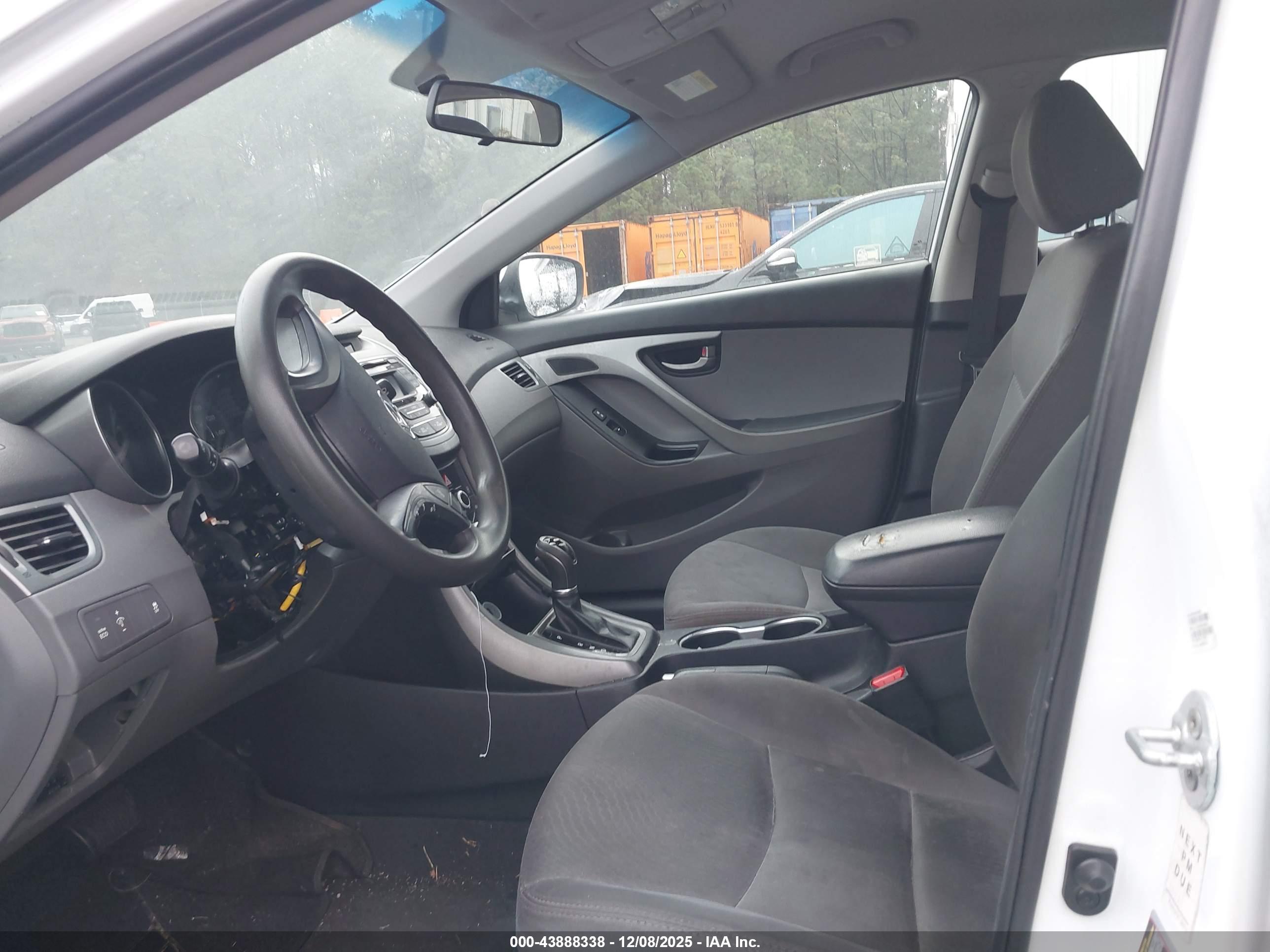 HYUNDAI ELANTRA image 5