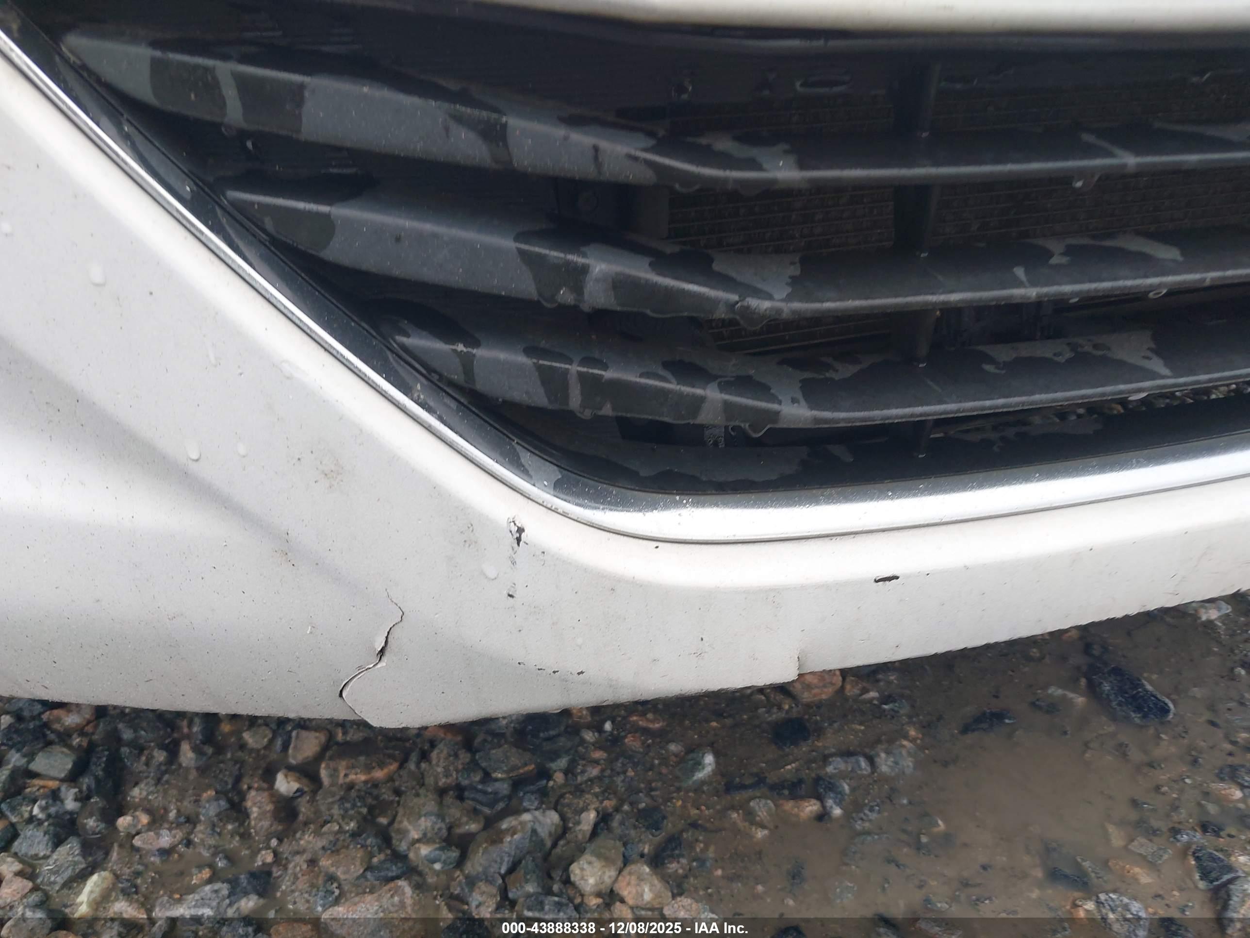 HYUNDAI ELANTRA image 6