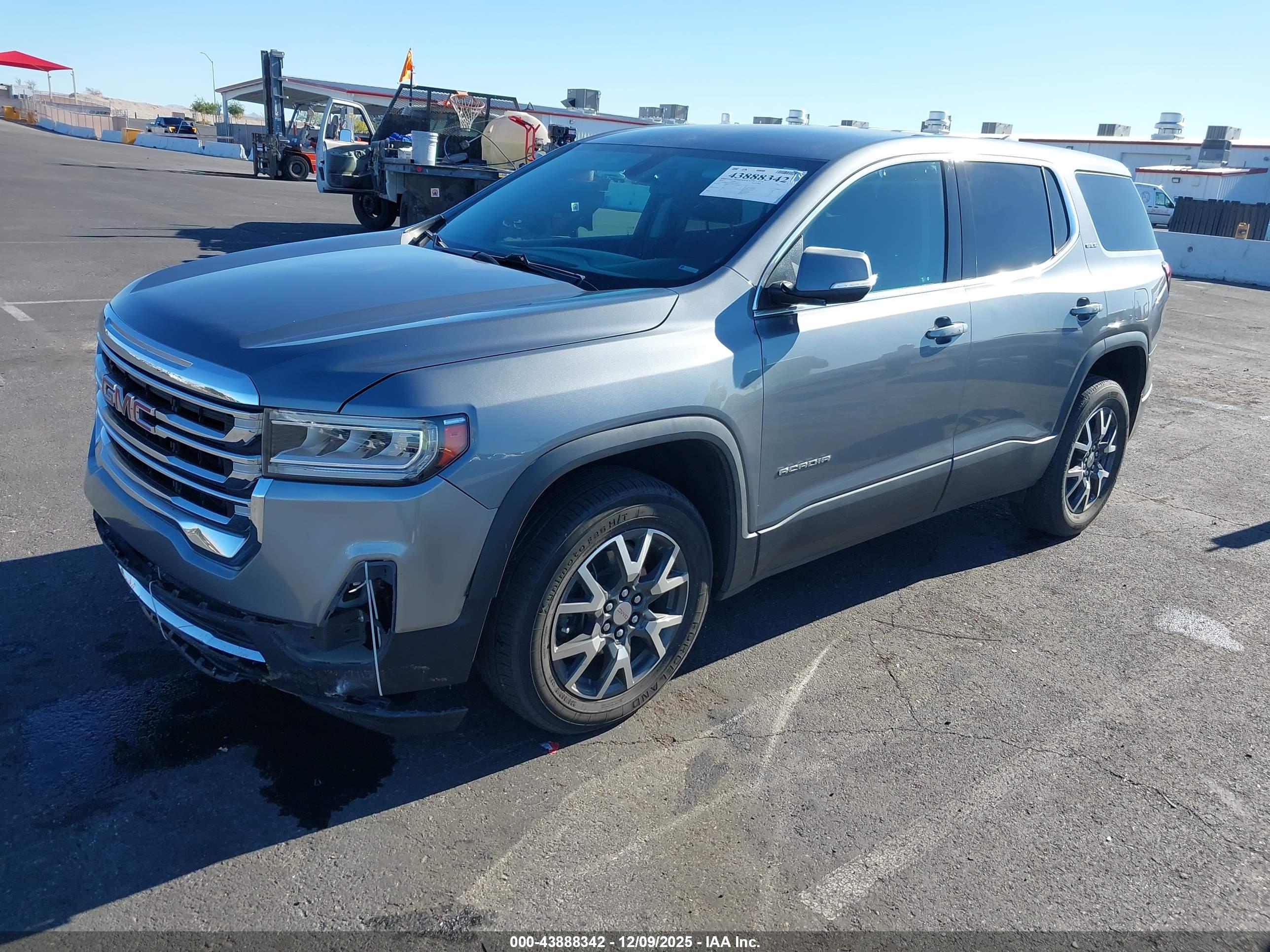 GMC ACADIA image 2