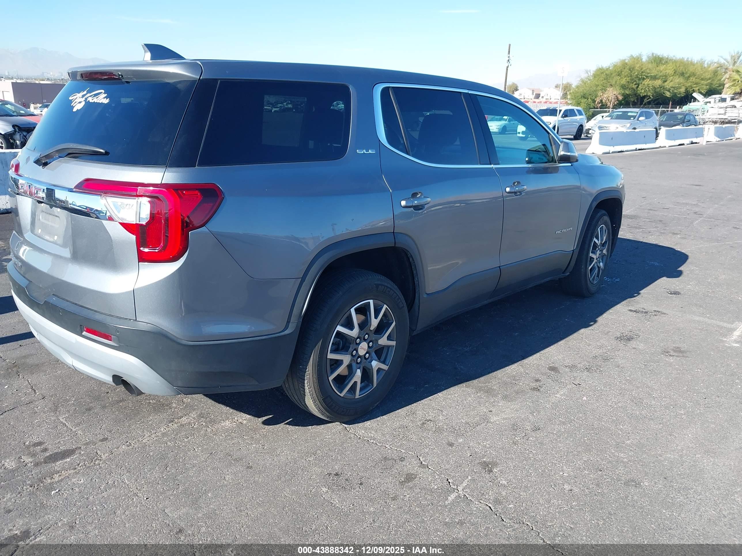 GMC ACADIA image 4