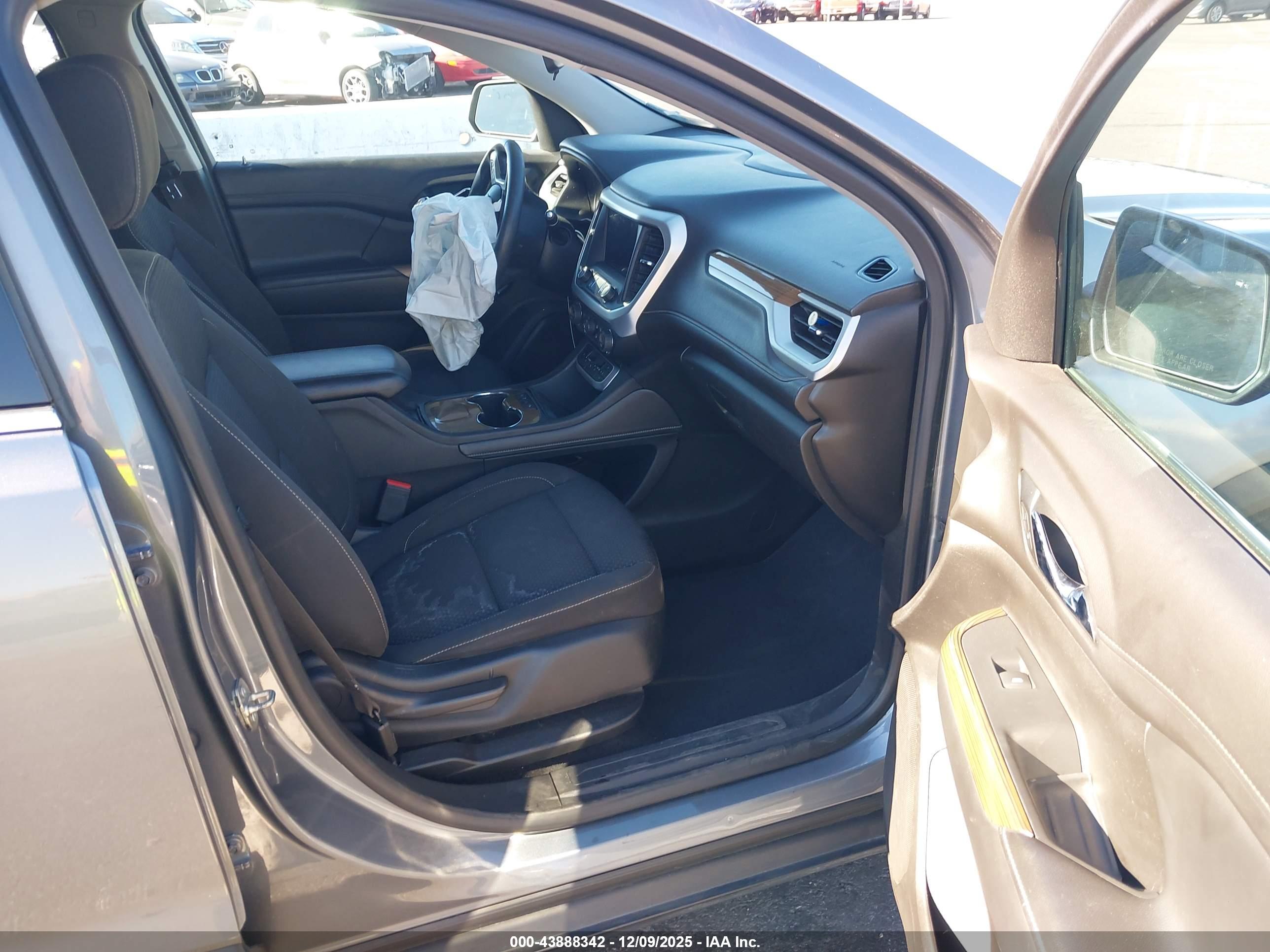 GMC ACADIA image 5
