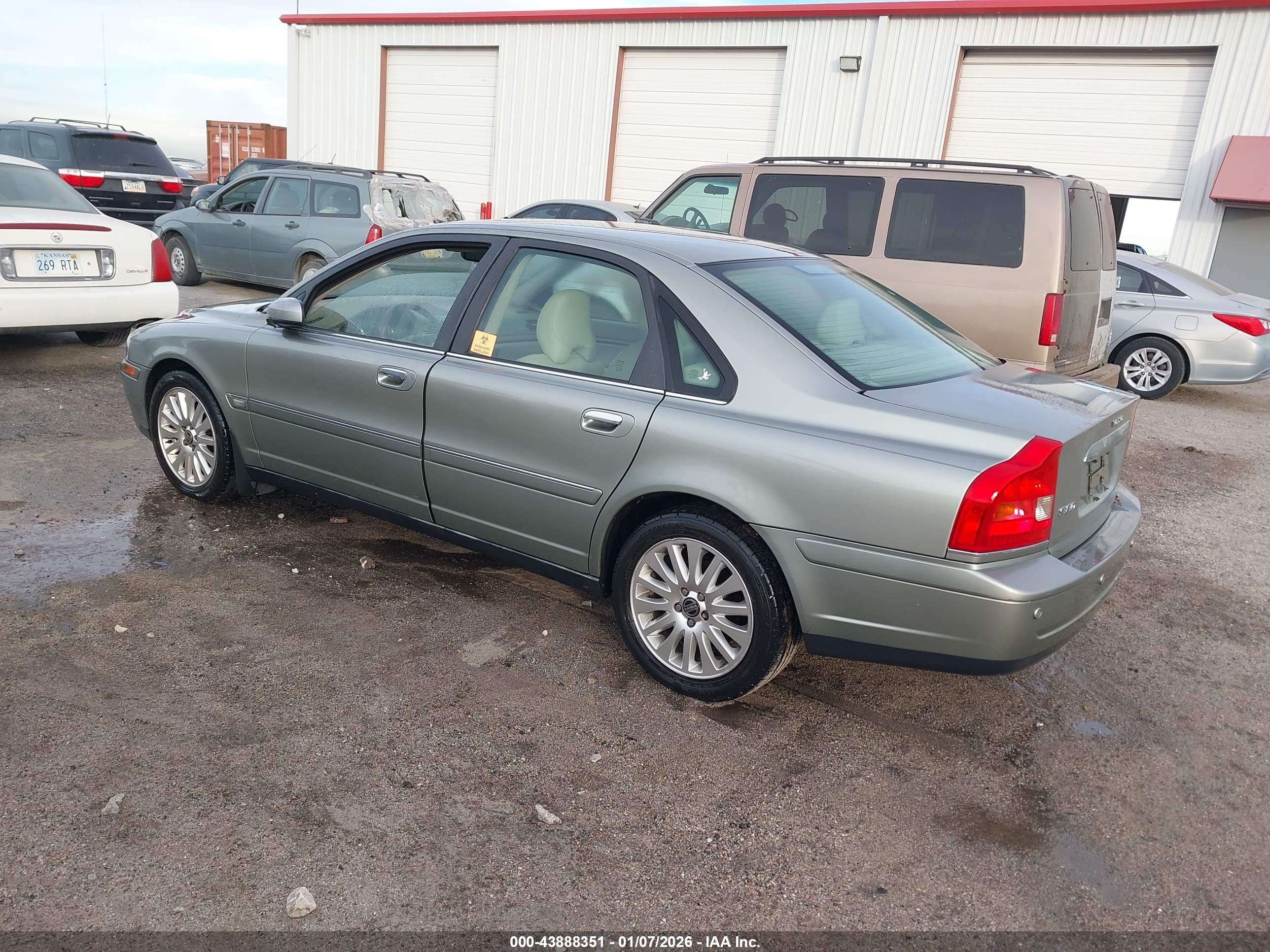 VOLVO S80 image 3