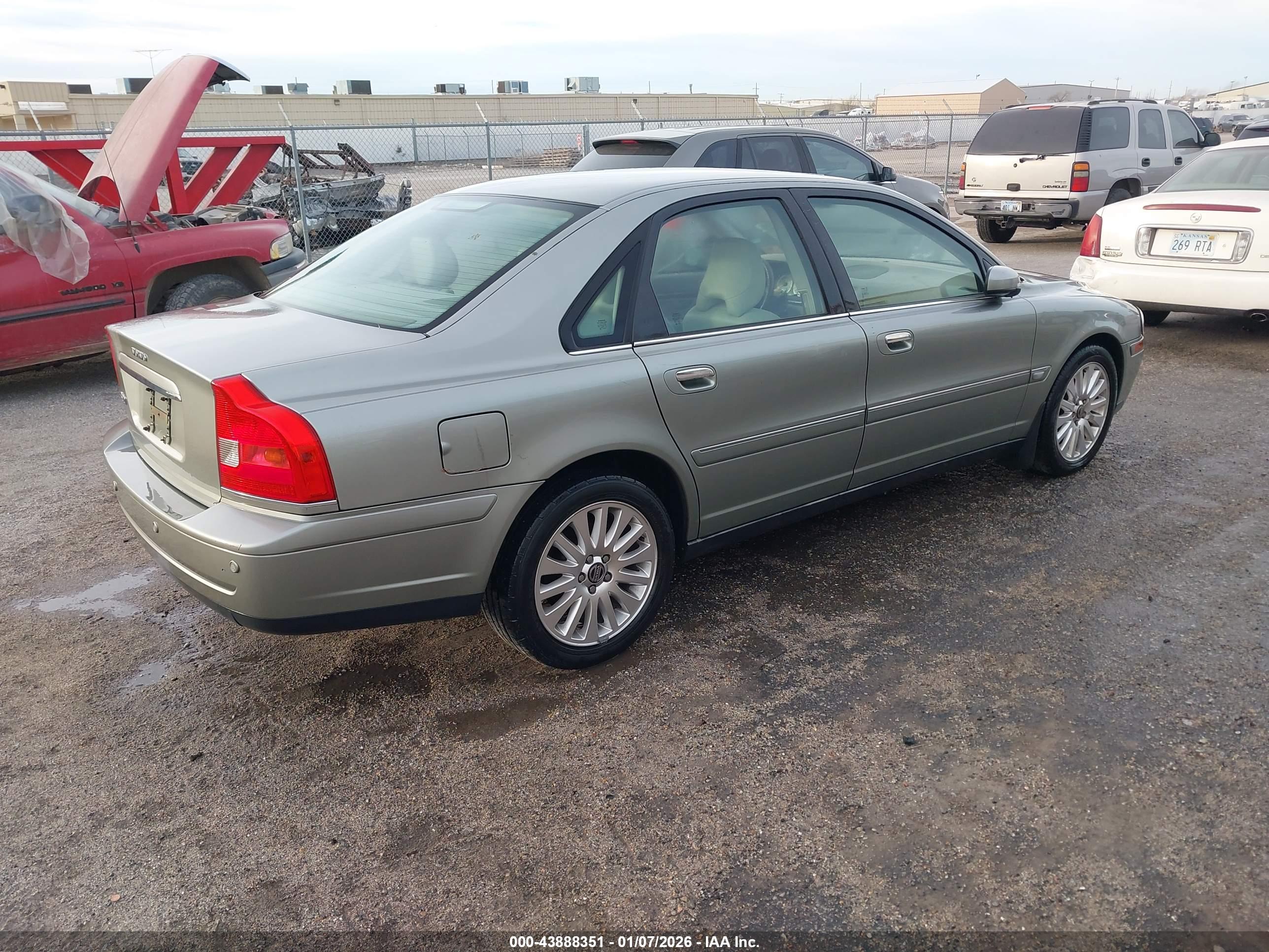 VOLVO S80 image 4