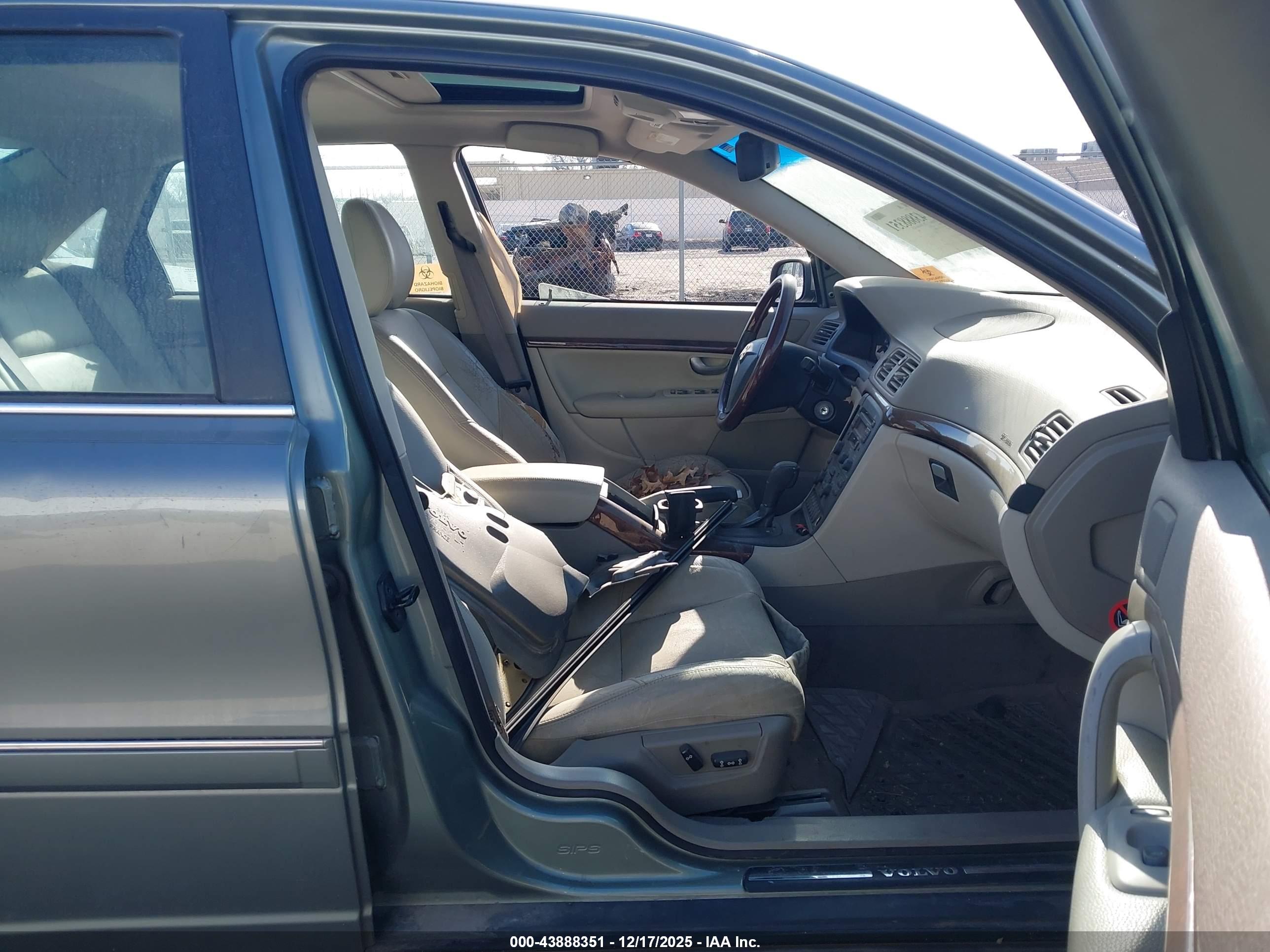 VOLVO S80 image 5