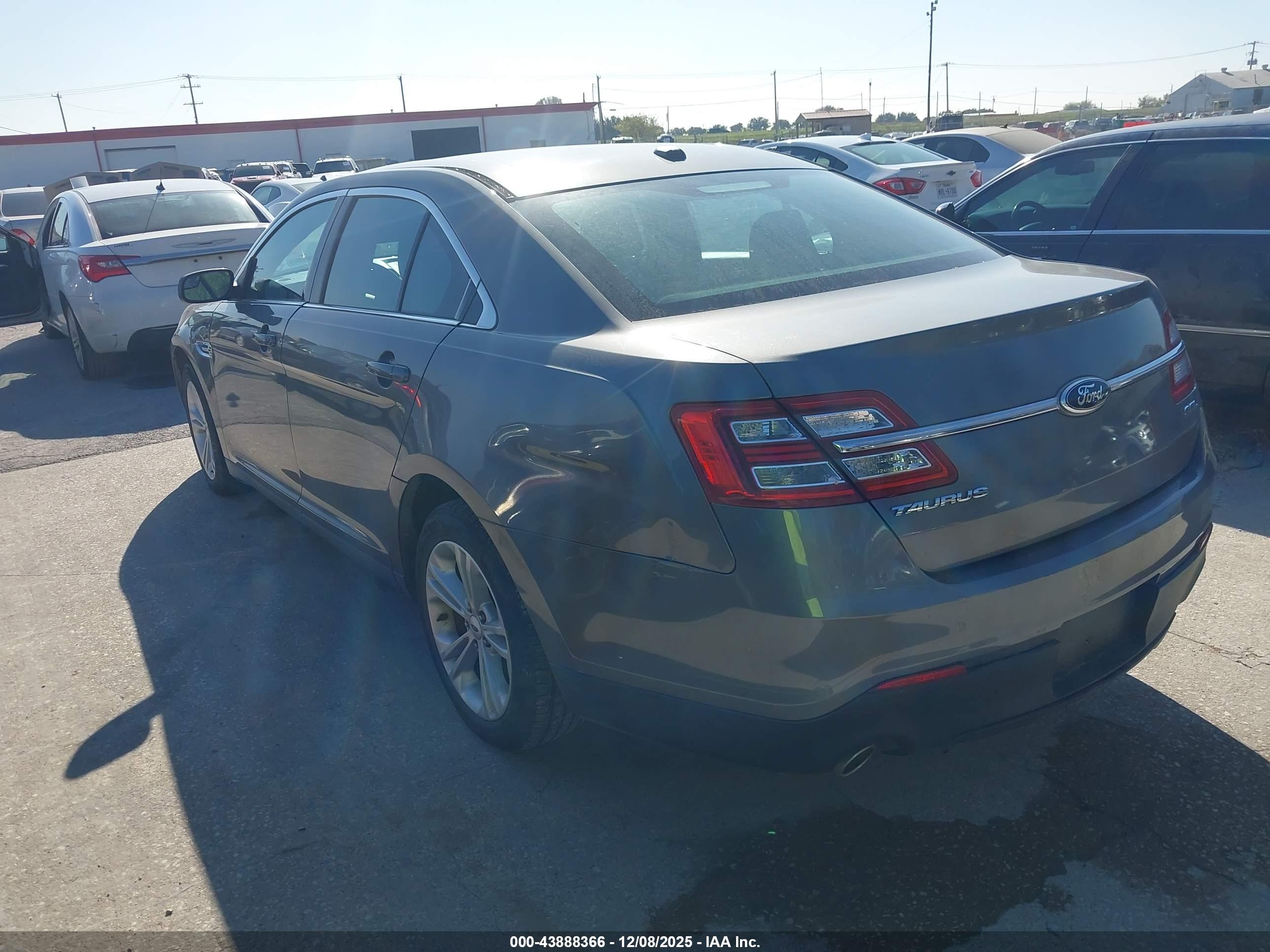 FORD TAURUS image 3